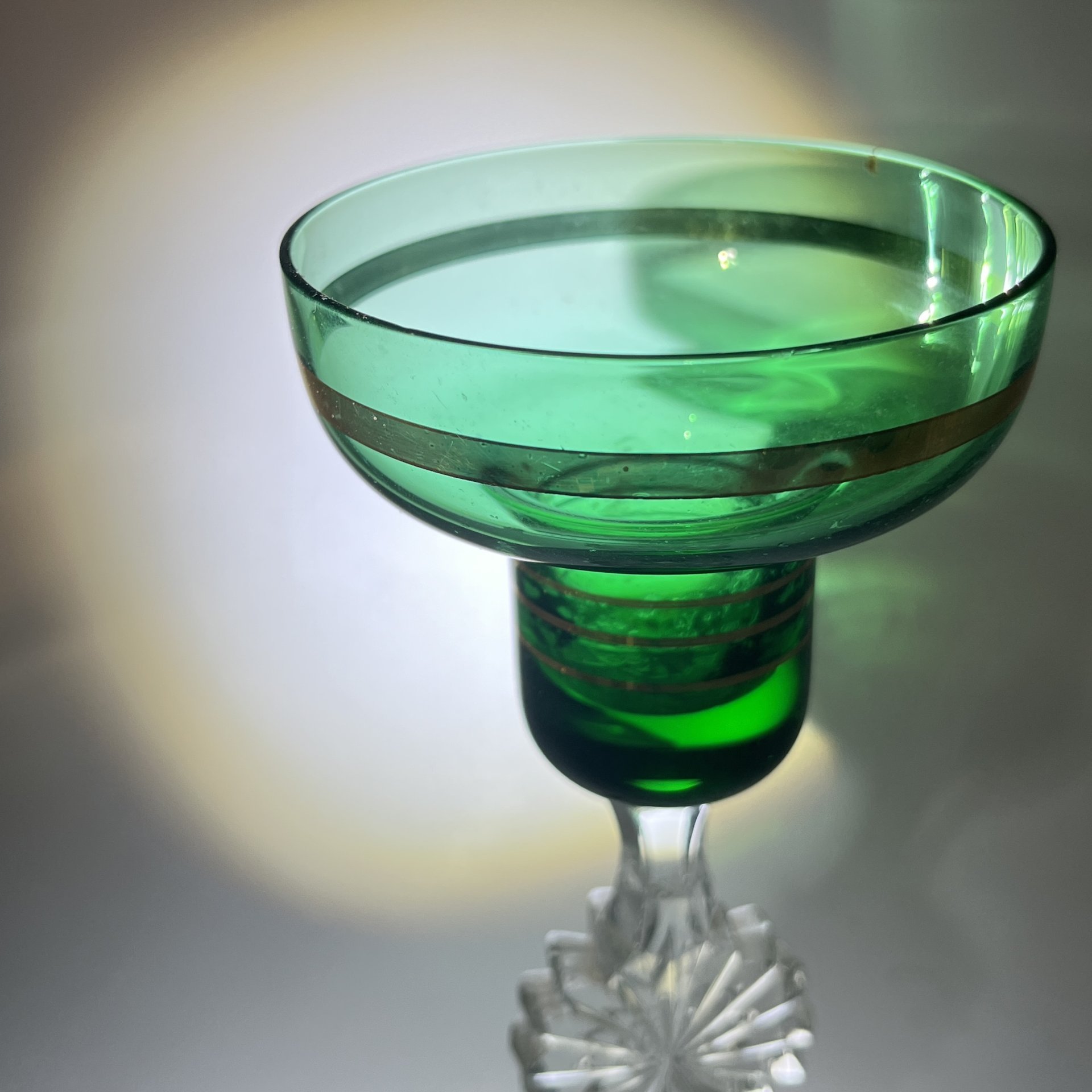 Подсвечник с рельефной звездой на ножке, цветное стекло, золочение, Гусевской хрустальный завод (Гусь-Хрустальный), СССР, 1970-1980 гг.