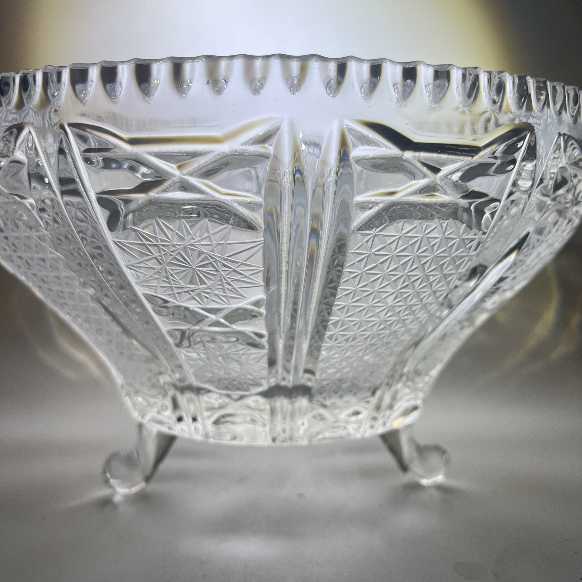 Фруктовница на ножках круглой формы, хрусталь, алмазная грань, СССР, 1970-1990 гг.