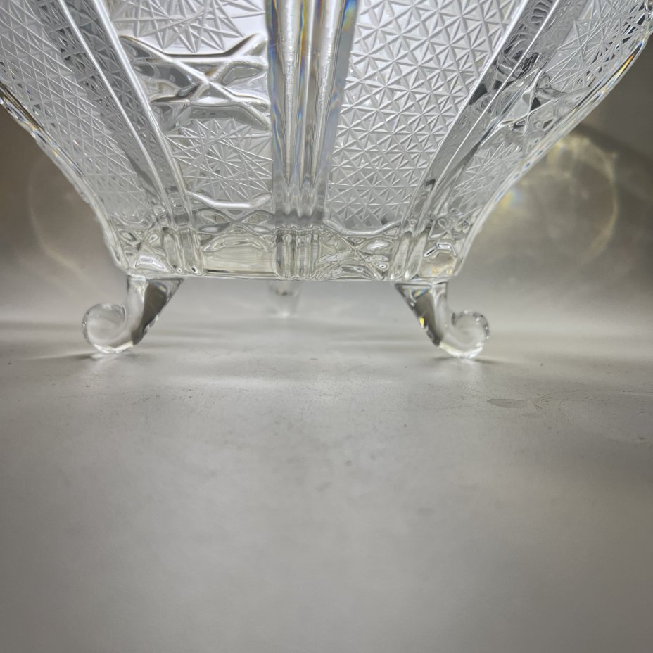 Фруктовница на ножках круглой формы