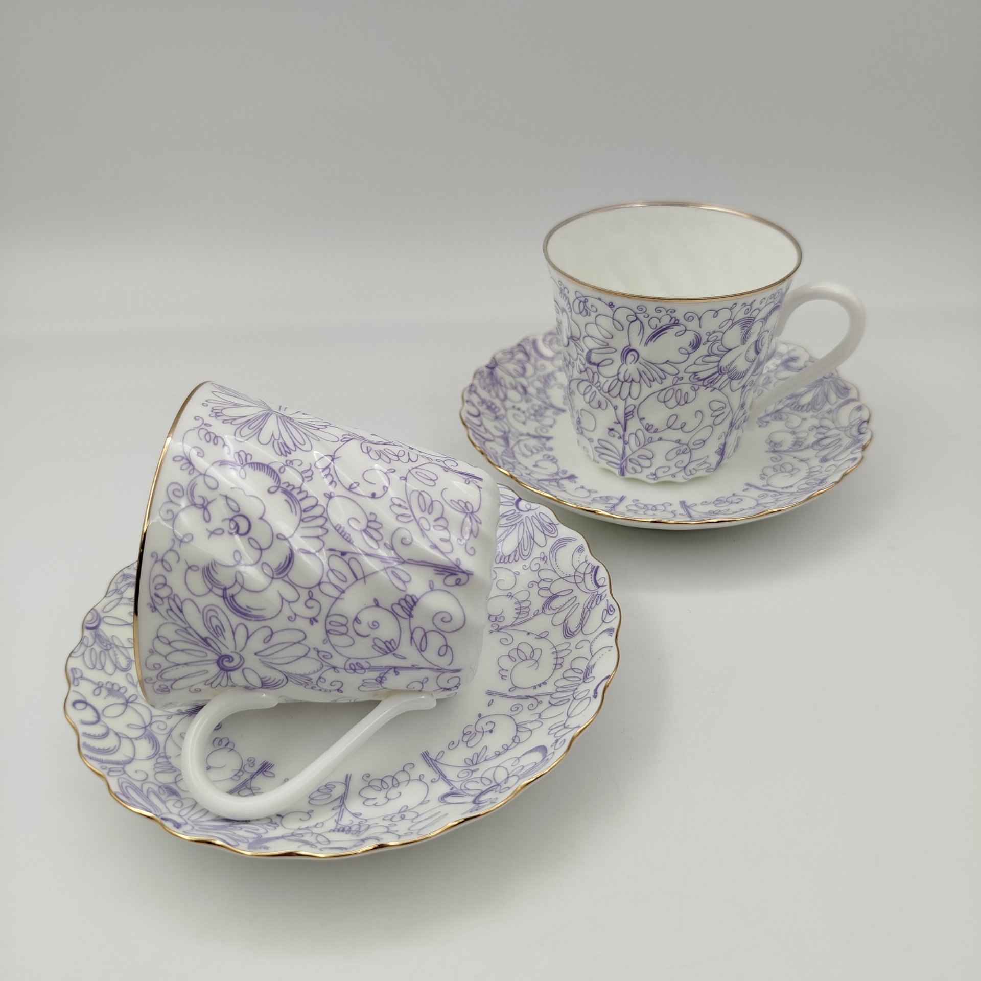 Набор из двух кофейных пар "Садик", форма "Витая", автор рисунка Н.П. Славина, фарфор, деколь, золочение, Ленинградский фарфоровый завод (ЛФЗ), СССР, 1970-1992 гг.