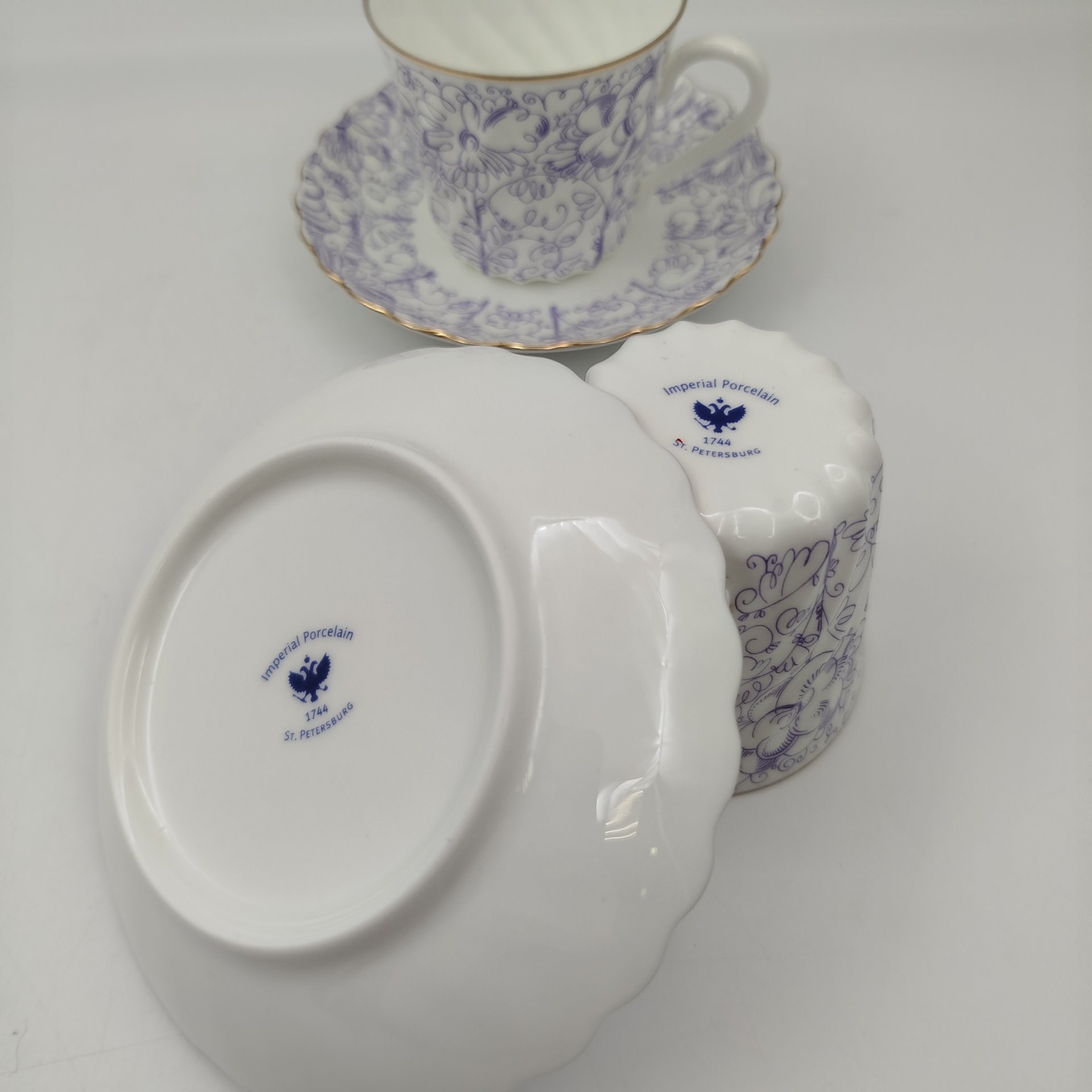 Набор из двух кофейных пар "Садик", форма "Витая", автор рисунка Н.П. Славина, фарфор, деколь, золочение, Ленинградский фарфоровый завод (ЛФЗ), СССР, 1970-1992 гг.