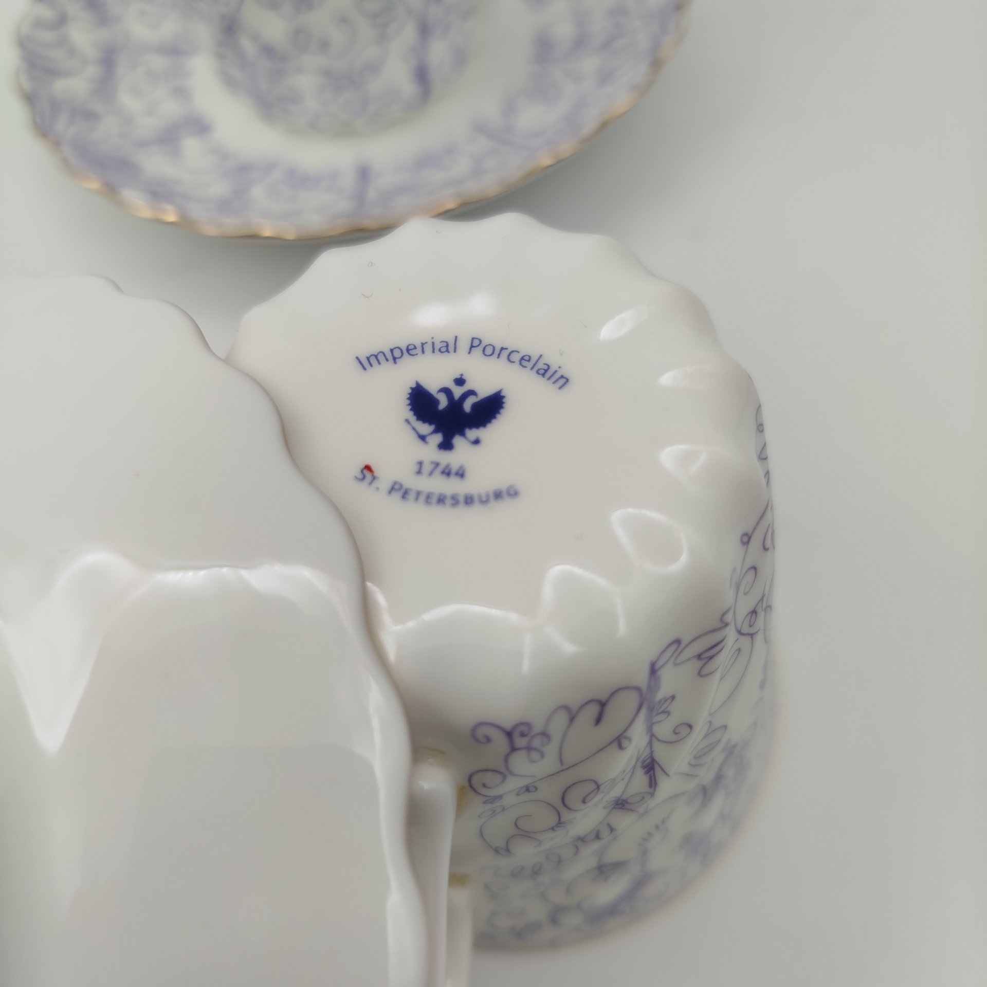 Набор из двух кофейных пар "Садик", форма "Витая", автор рисунка Н.П. Славина, фарфор, деколь, золочение, Ленинградский фарфоровый завод (ЛФЗ), СССР, 1970-1992 гг.