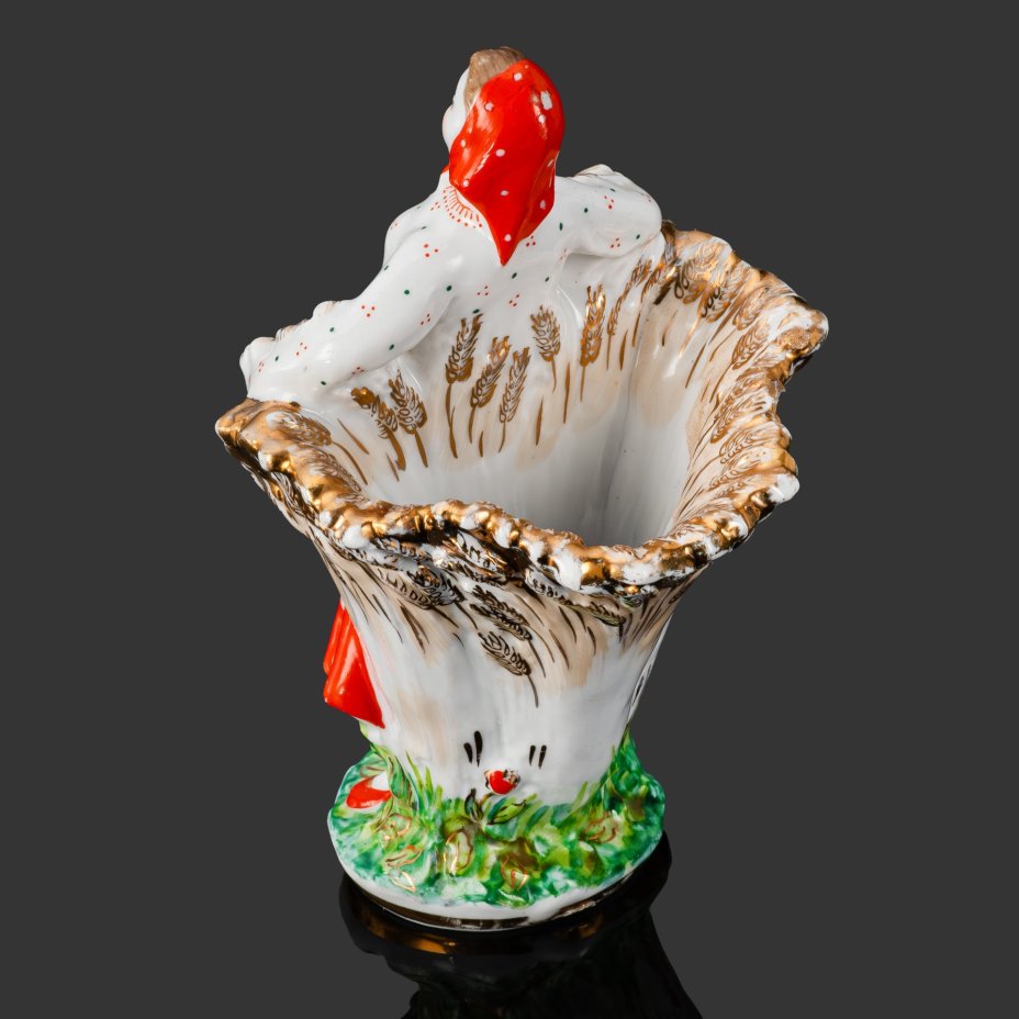 Карандашница «Девушка со снопом» («Колхозница»), скульптор Велихова С.Б., художник Косенкова К.Г., фарфор, роспись, золочение, Ленинградский фарфоровый завод (ЛФЗ), СССР, 1950-1960 гг.