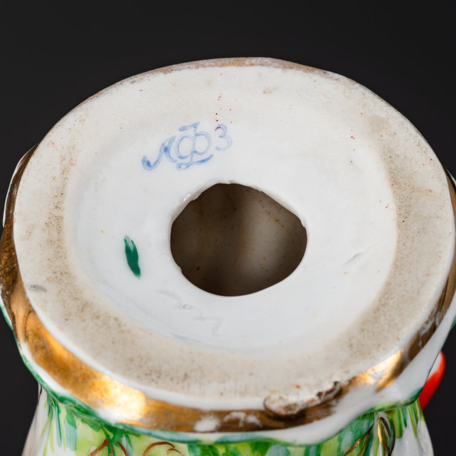 Карандашница «Девушка со снопом» («Колхозница»), скульптор Велихова С.Б., художник Косенкова К.Г., фарфор, роспись, золочение, Ленинградский фарфоровый завод (ЛФЗ), СССР, 1950-1960 гг.