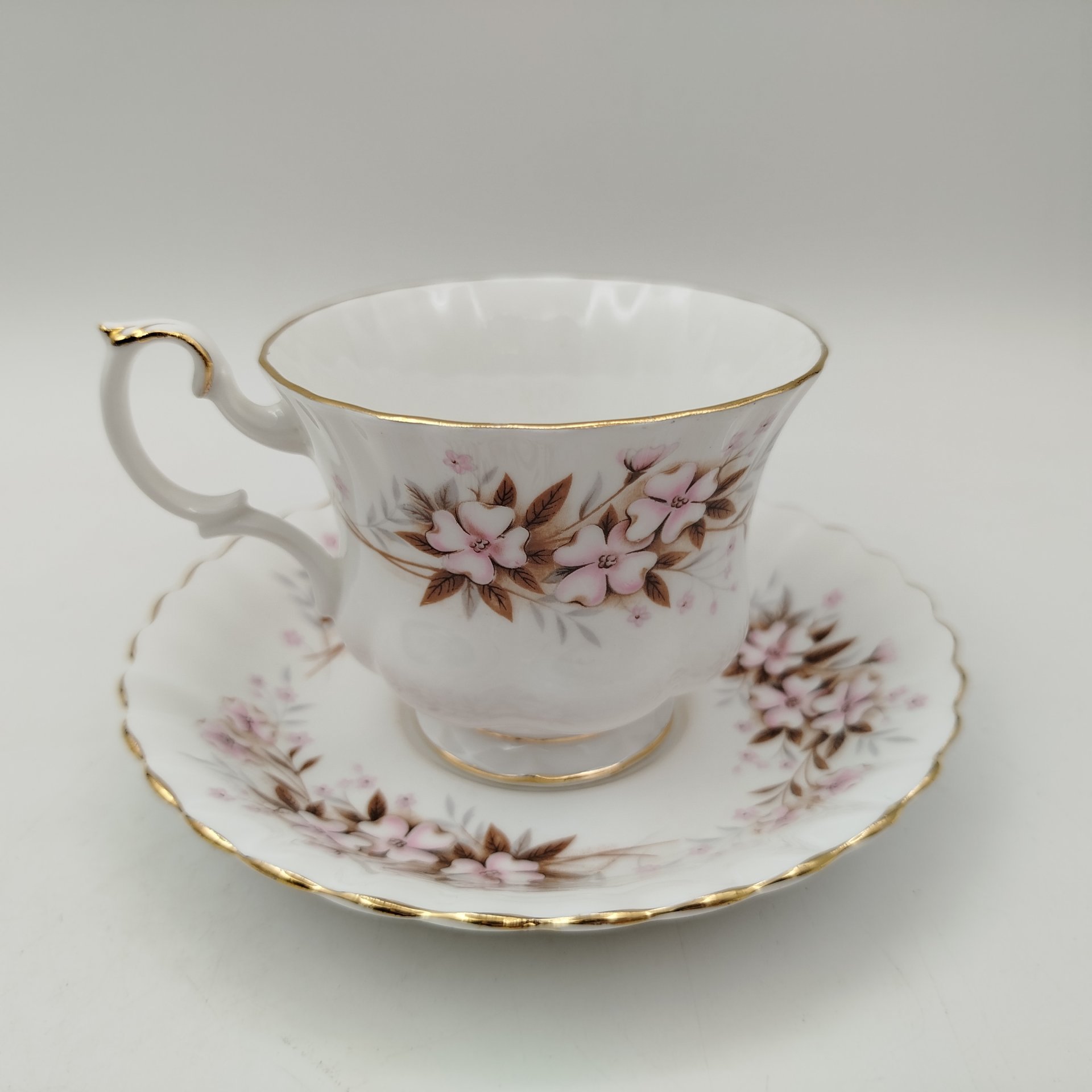 Чайная пара с нежным цветочным декором "Spring Song", Royal Albert