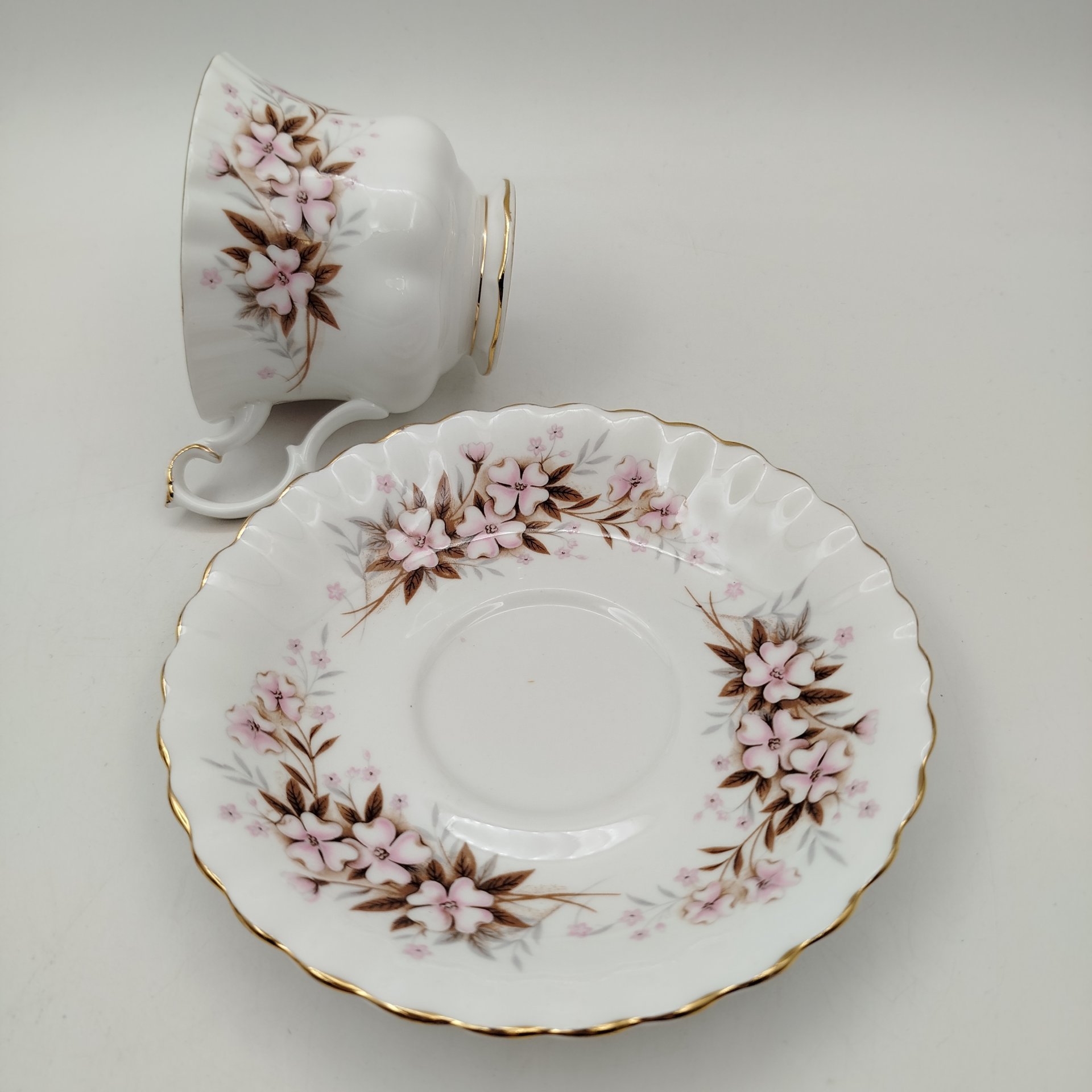 Чайная пара с нежным цветочным декором "Spring Song", Royal Albert