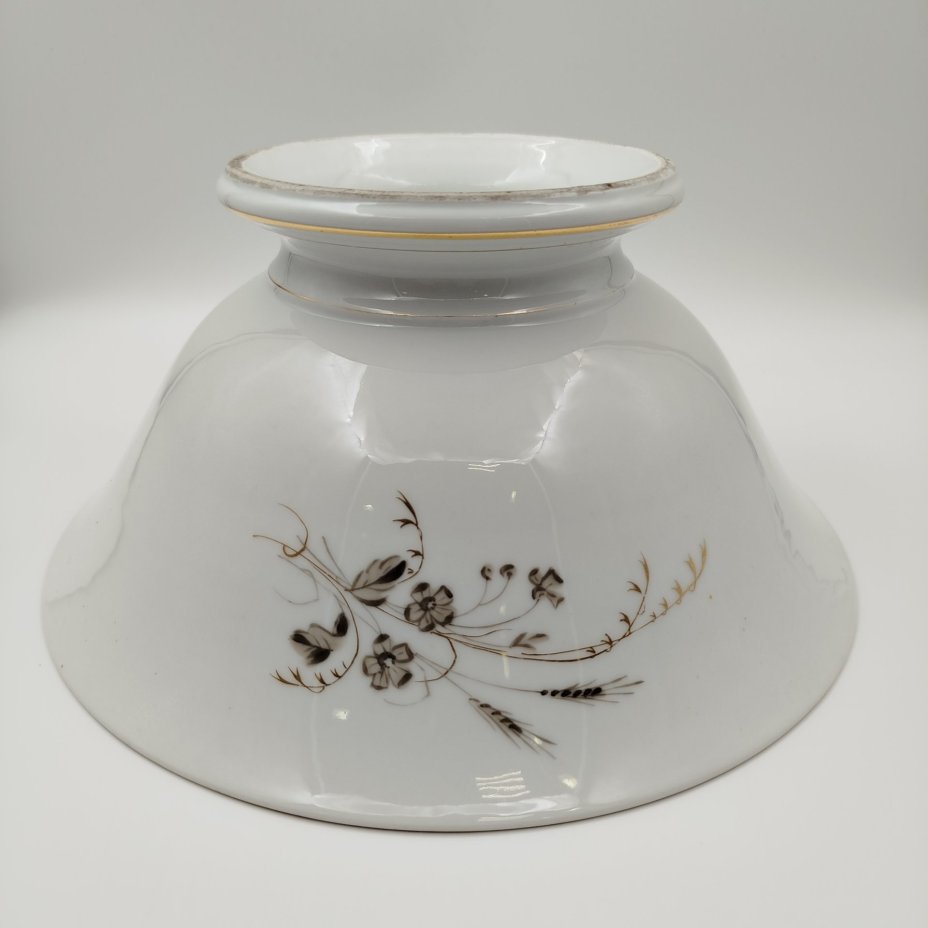 Фруктовница (крупная), украшенная цветочным декором, фарфор, роспись, золочение, Западная Европа, 1890-1920 гг.