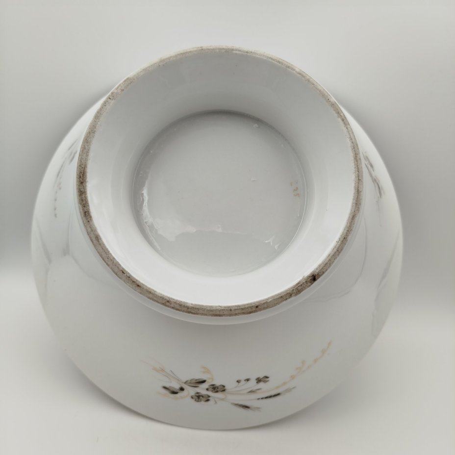 Фруктовница (крупная), украшенная цветочным декором, фарфор, роспись, золочение, Западная Европа, 1890-1920 гг.