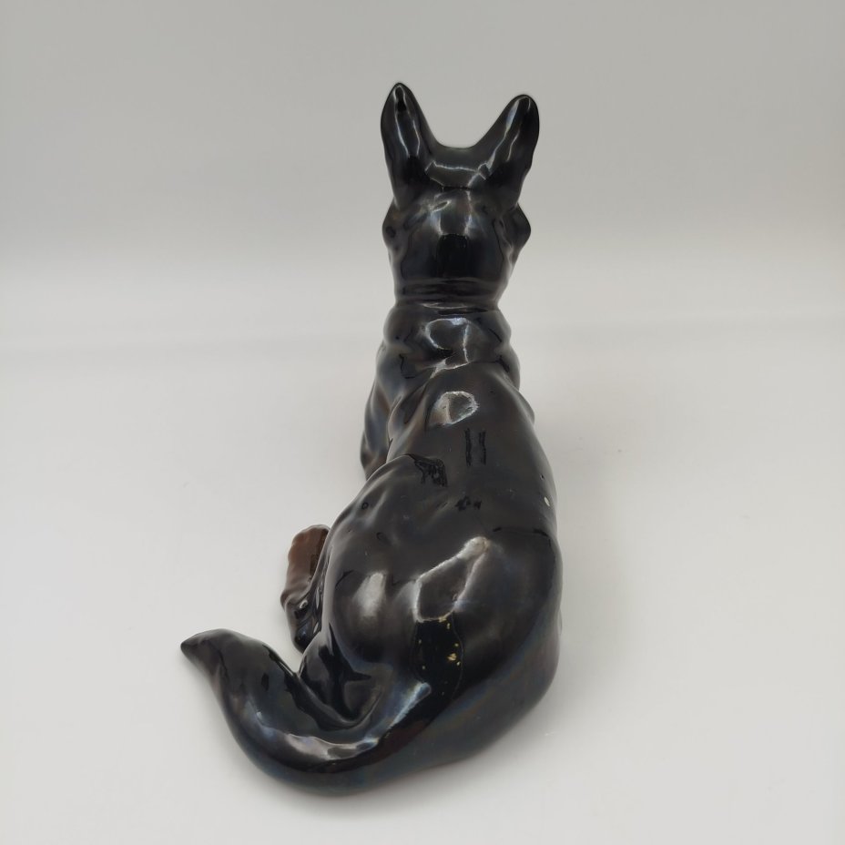 Статуэтка "Лежащая овчарка"