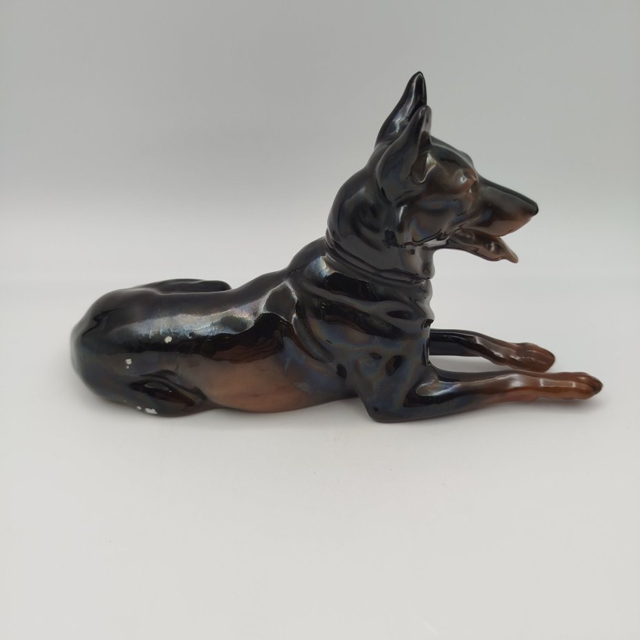 Статуэтка "Лежащая овчарка"