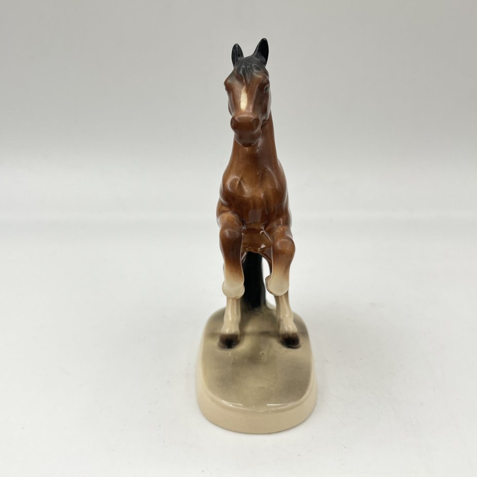 Статуэтка миниатюрная "Конь на дыбах", фаянс, аэрография, Hertwig & Co., Германия, 1941-1958 гг.