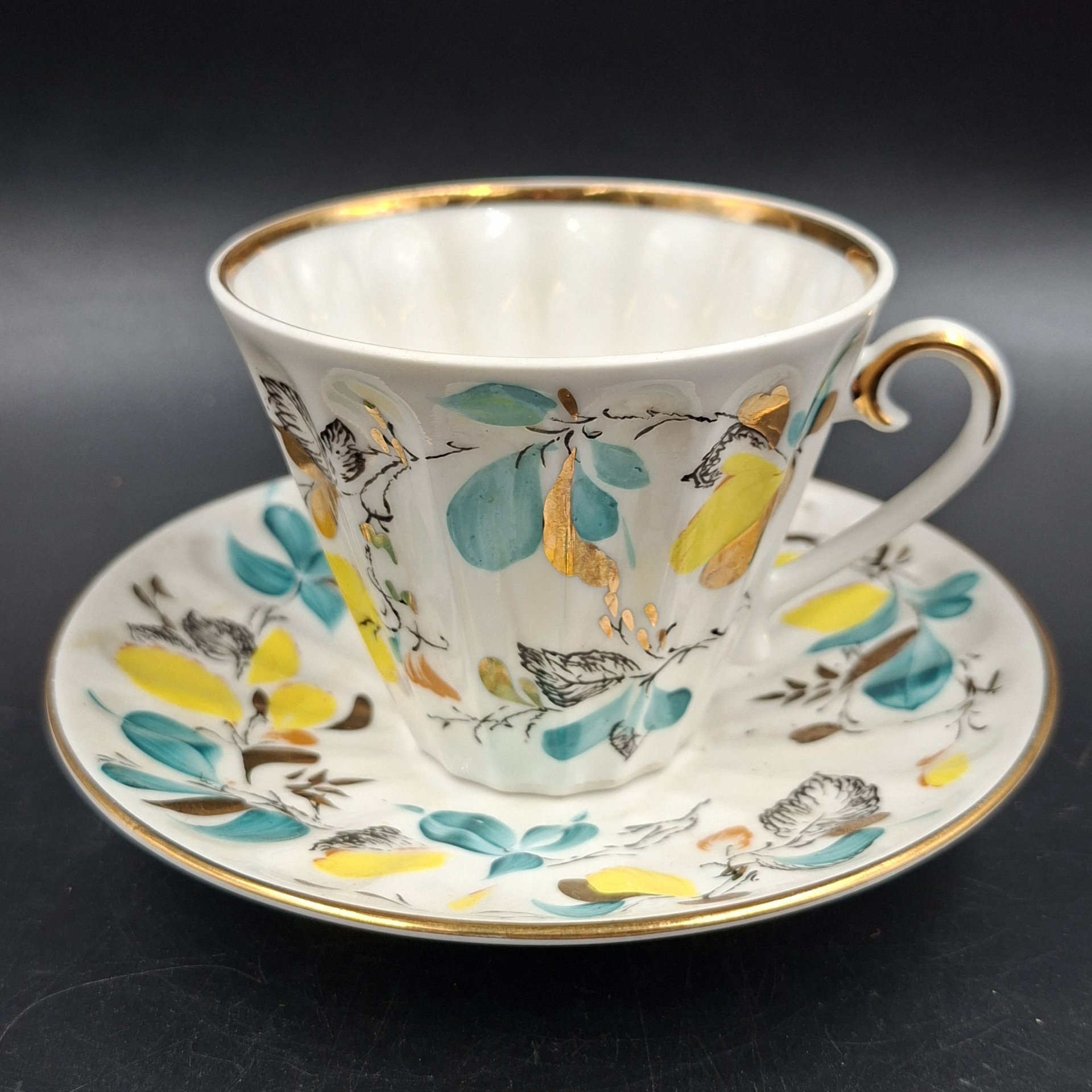 Пара чайная с растительным декором, форма "Лучистая", фарфор, деколь, роспись, золочение, Ленинградский фарфоровый завод (ЛФЗ), СССР, 1970-1992 гг.