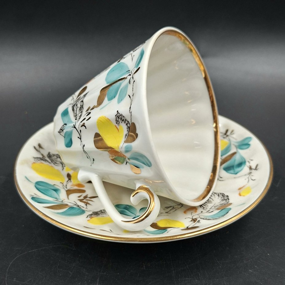 Пара чайная с растительным декором, форма "Лучистая", фарфор, деколь, роспись, золочение, Ленинградский фарфоровый завод (ЛФЗ), СССР, 1970-1992 гг.