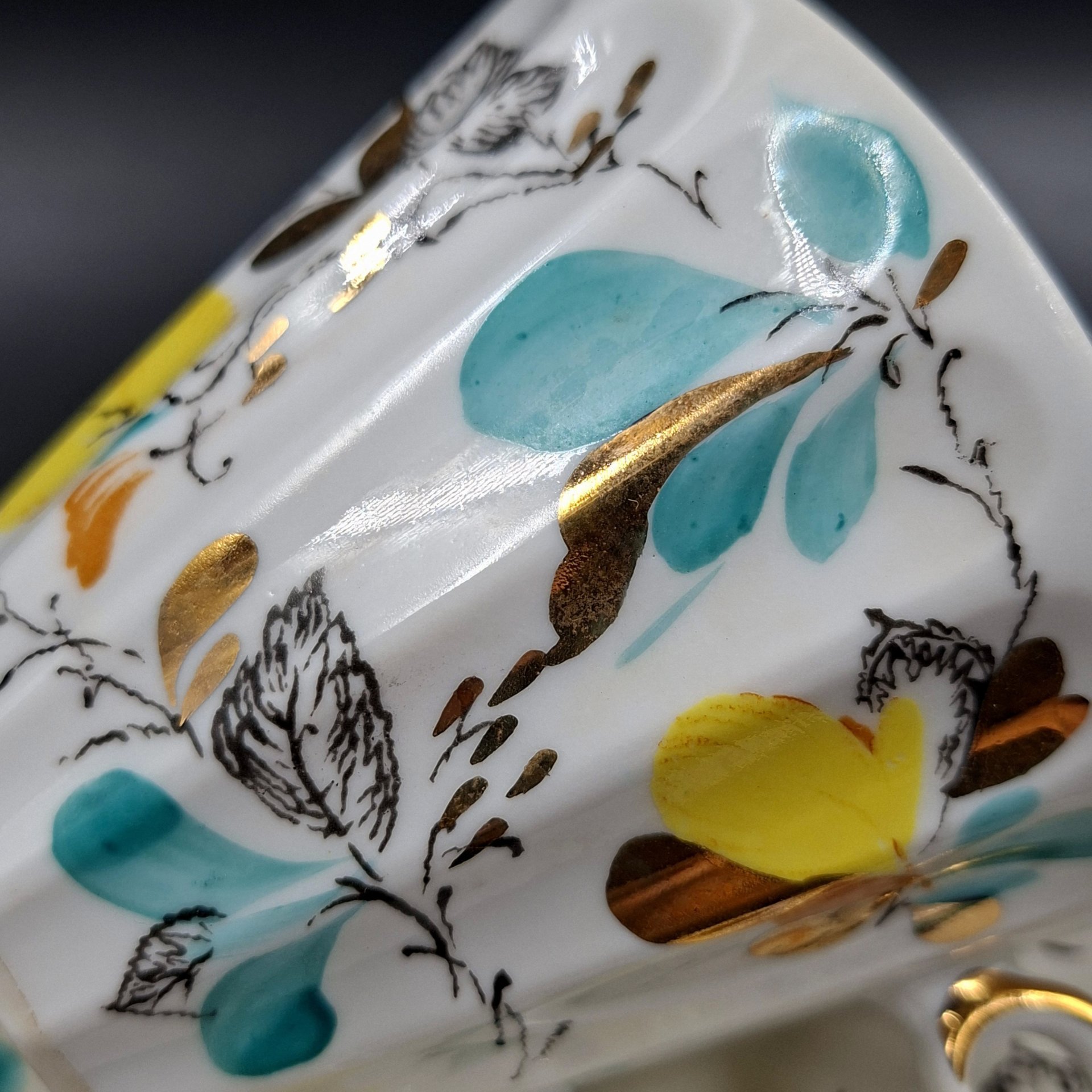 Пара чайная с растительным декором, форма "Лучистая", фарфор, деколь, роспись, золочение, Ленинградский фарфоровый завод (ЛФЗ), СССР, 1970-1992 гг.