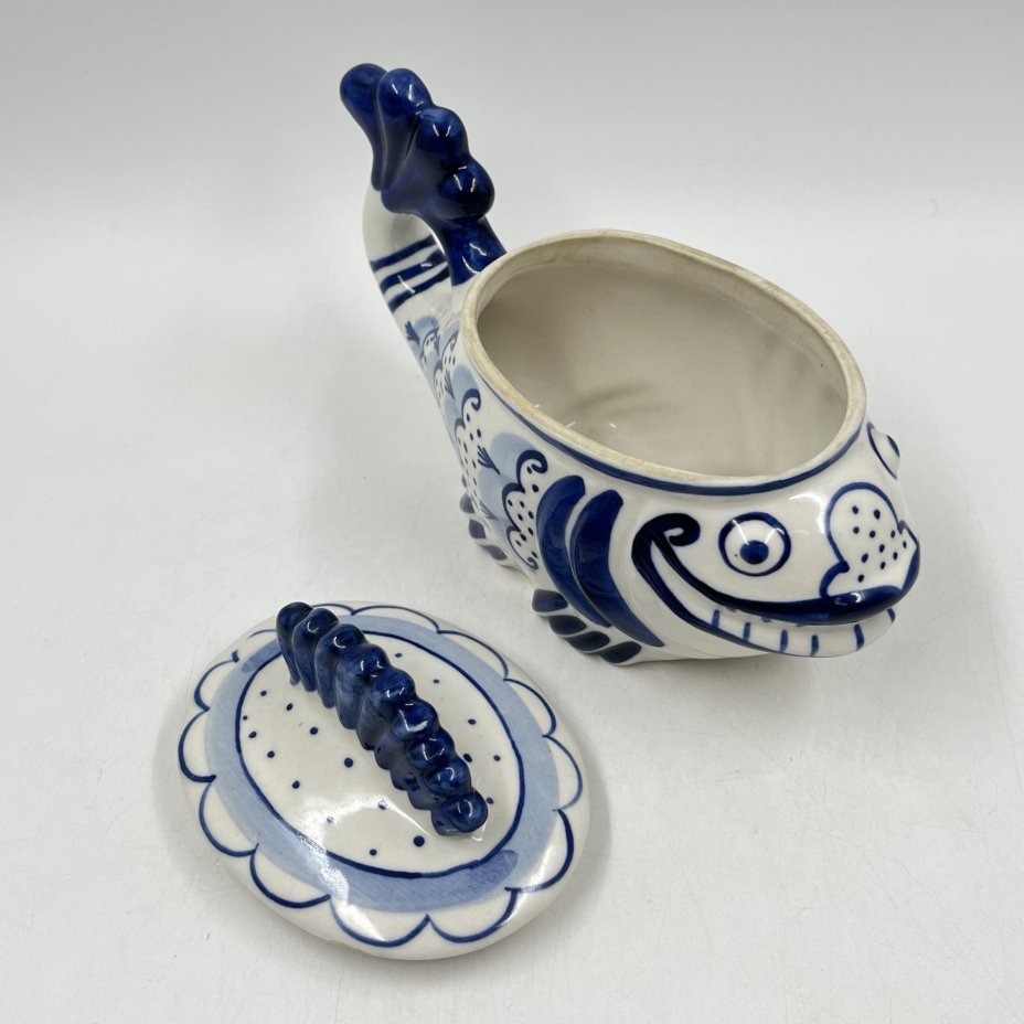 Икорница "Рыба-кит", фарфор, роспись, Объединение «Гжель», СССР, 1972-1985 гг., Объединение «Гжель»