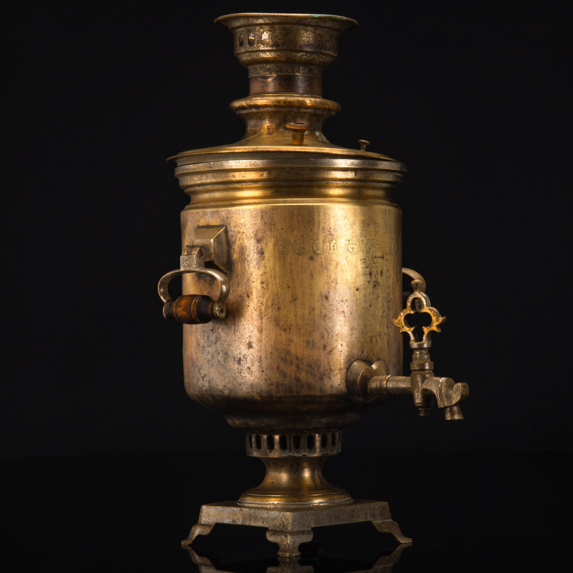 Самовар угольный с медалями (форма "Банка"), Товарищество Торгового Дома Братьев Шемариных