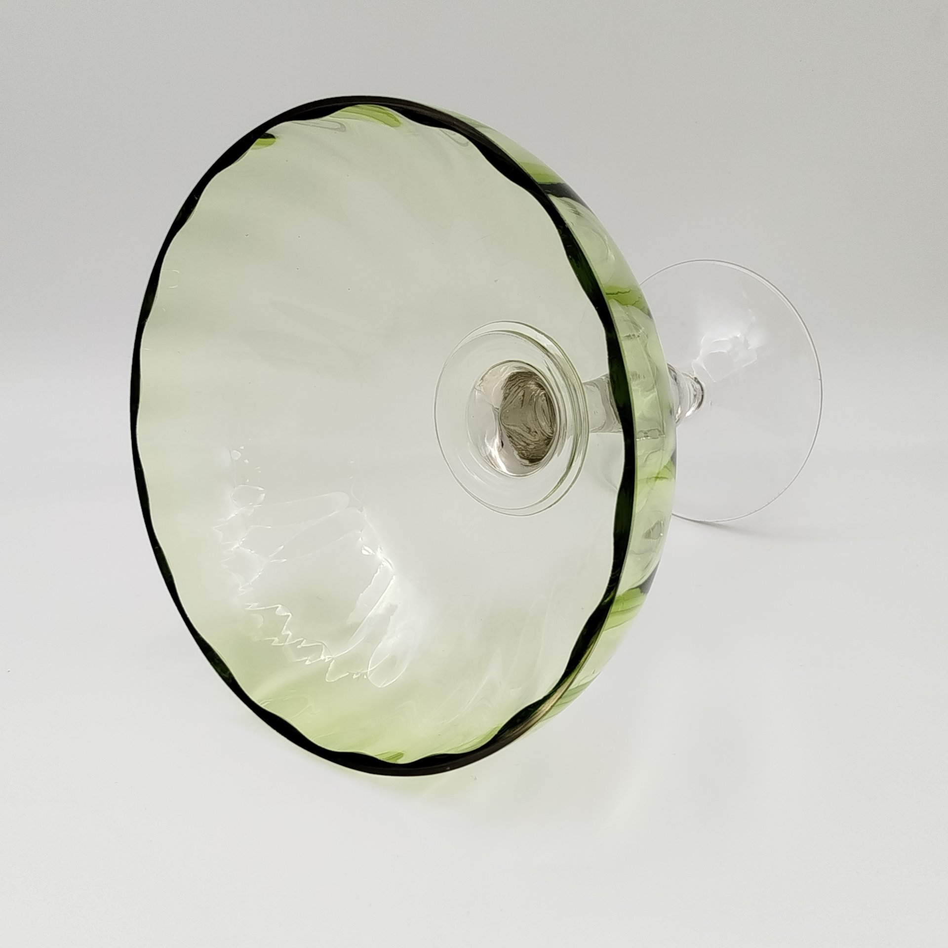 Фруктовница зеленого оттенка  на высокой ножке, стекло, гранение, СССР, 1970-1990 гг.