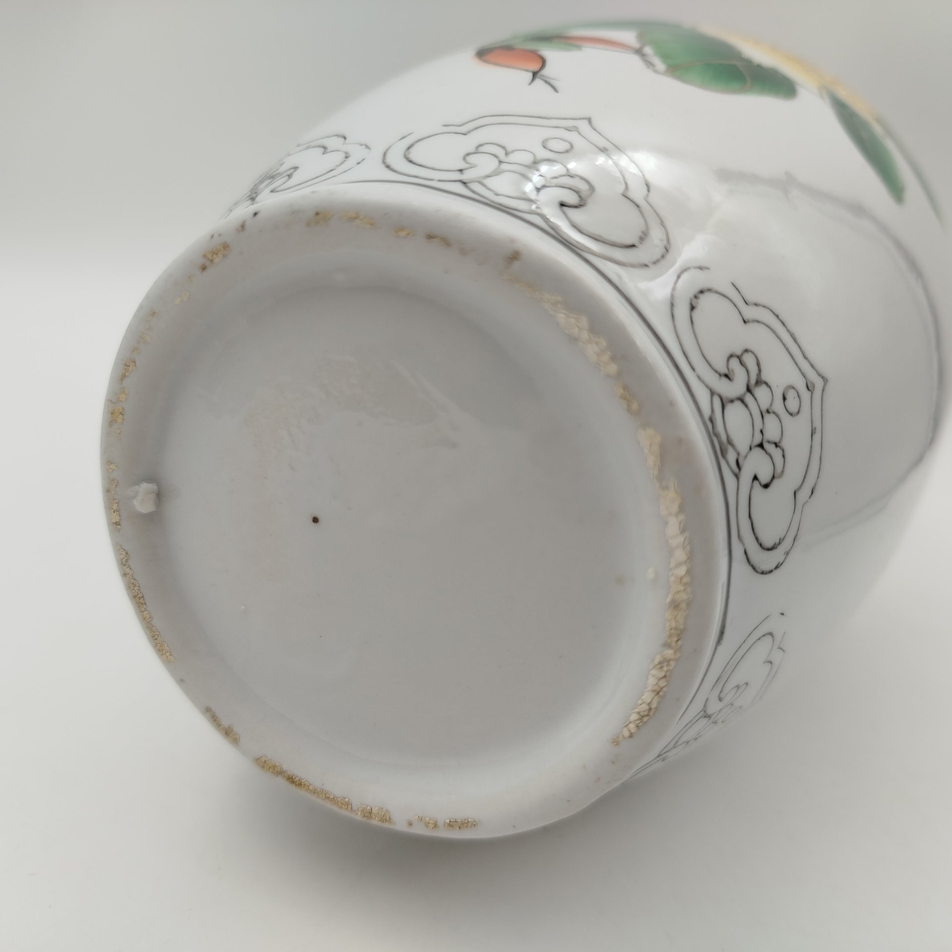 Ваза с декором из роз, фарфор, роспись, Китай, 1970-1990 гг.