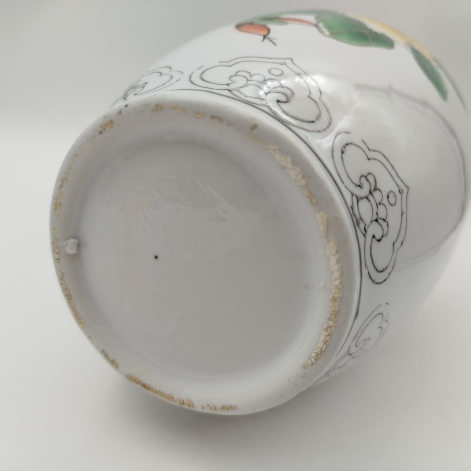 Ваза с декором из роз, фарфор, роспись, Китай, 1970-1990 гг., Китай