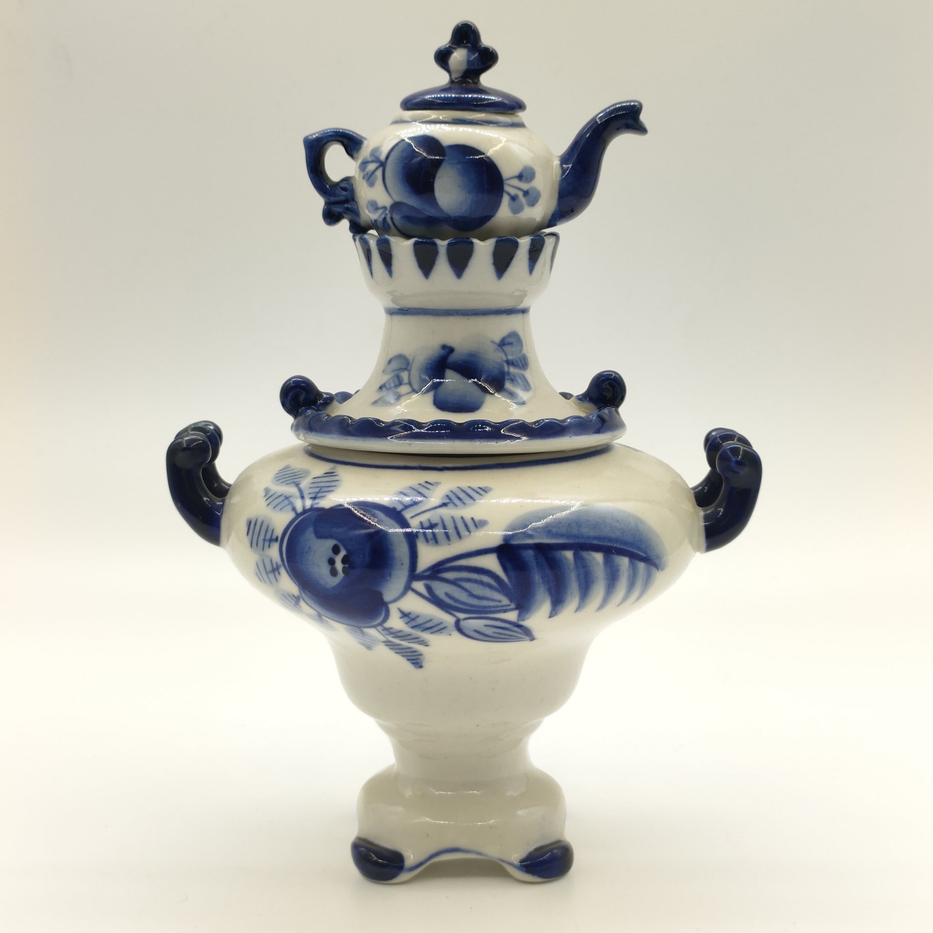 Самовар декоративный с миниатюрным чайником, фарфор, роспись, Объединение «Гжель», СССР, 1972-1985 гг.