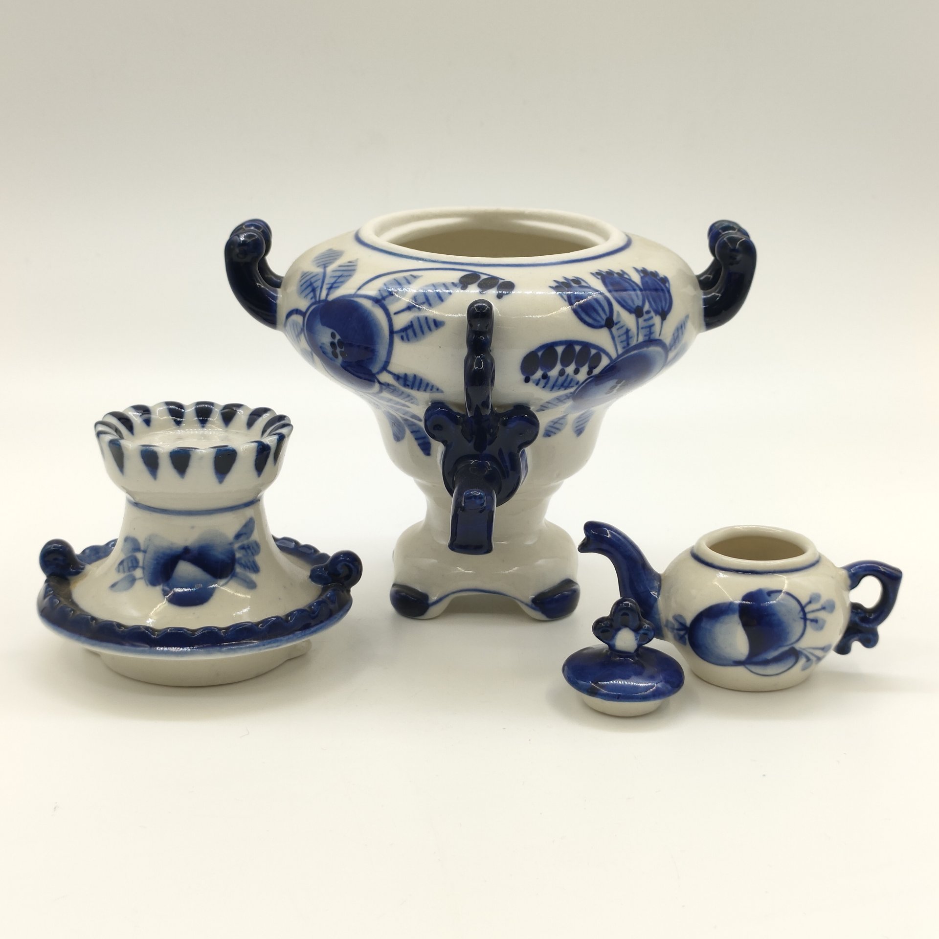 Самовар декоративный с миниатюрным чайником, фарфор, роспись, Объединение «Гжель», СССР, 1972-1985 гг.