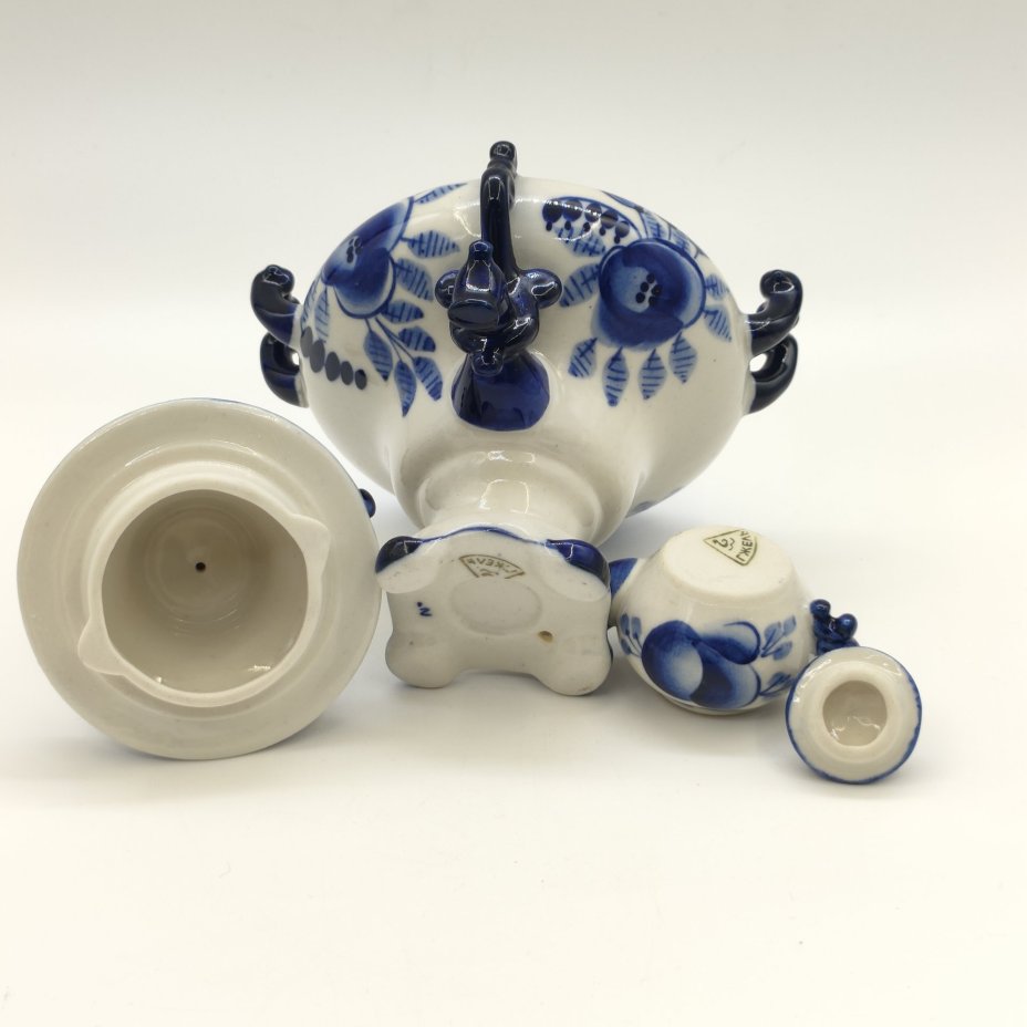 Самовар декоративный с миниатюрным чайником, фарфор, роспись, Объединение «Гжель», СССР, 1972-1985 гг.