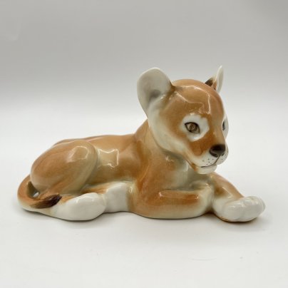 Статуэтка "Львёнок лежащий", скульптор Б.Я. Воробьев, фарфор, роспись, Ленинградский фарфоровый завод (ЛФЗ), СССР, 1970-1986 гг.