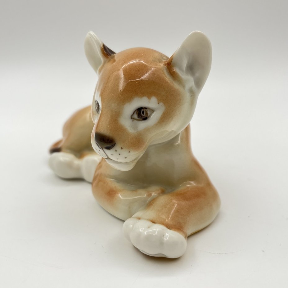 Статуэтка "Львёнок лежащий", скульптор Б.Я. Воробьев, фарфор, роспись, Ленинградский фарфоровый завод (ЛФЗ), СССР, 1970-1986 гг.