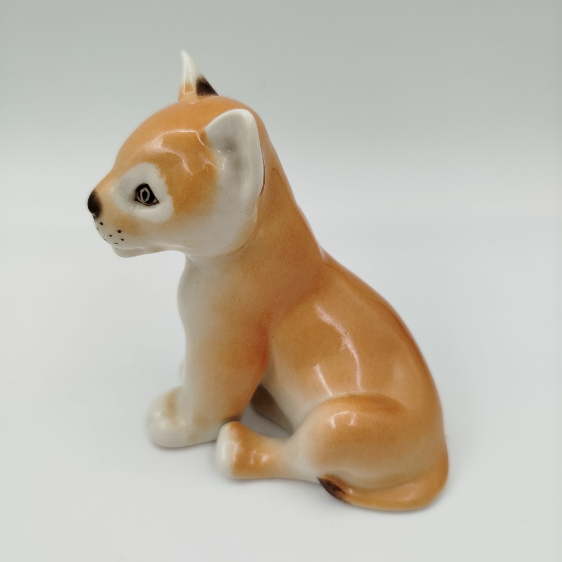 Статуэтка "Львенок сидящий", скульптор Воробьев Б.Я.