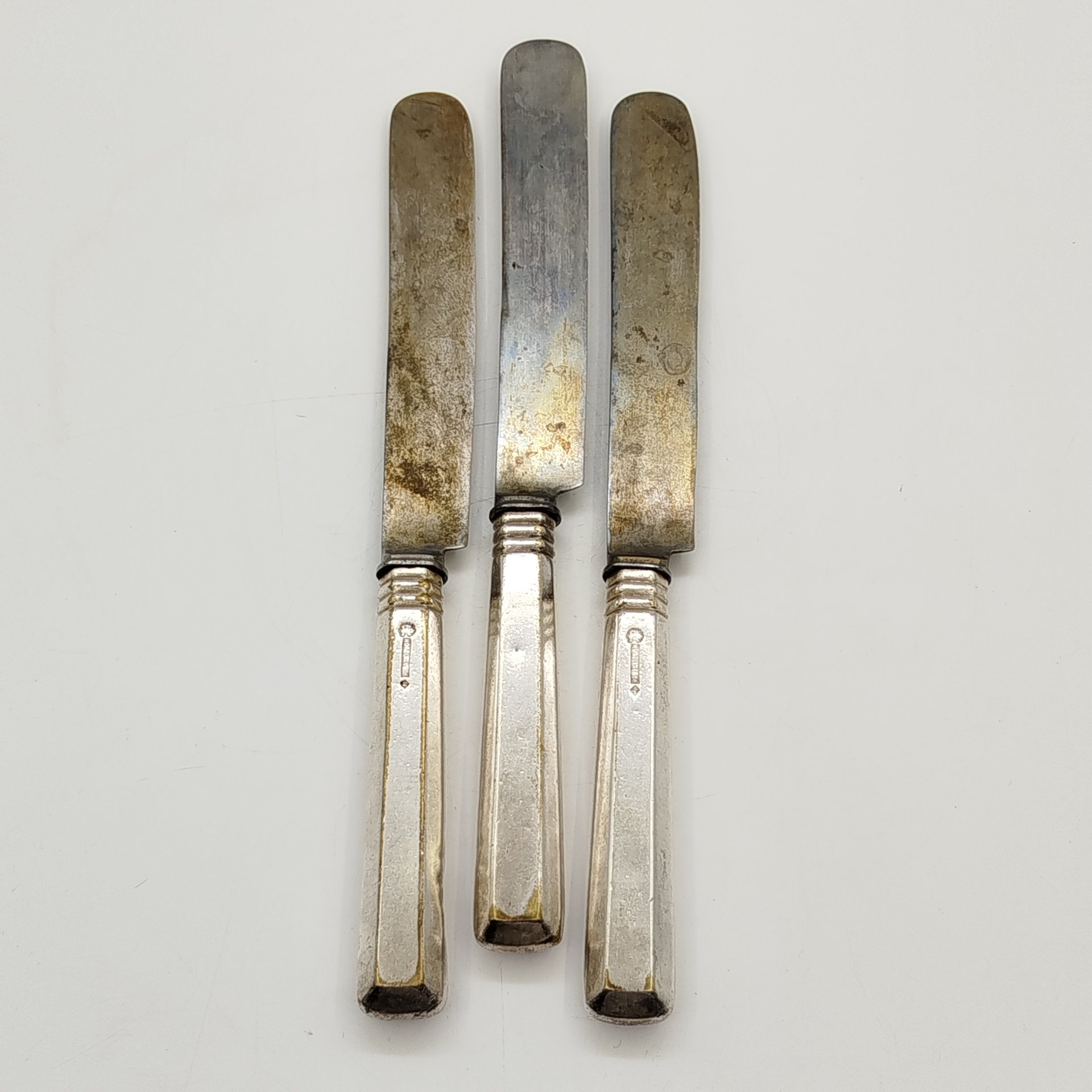 Набор из трех столовых ножей с владельческими монограммами, металл, серебрение, Norblin & Co (Норблин), Царство Польское, 1890-1915 гг.