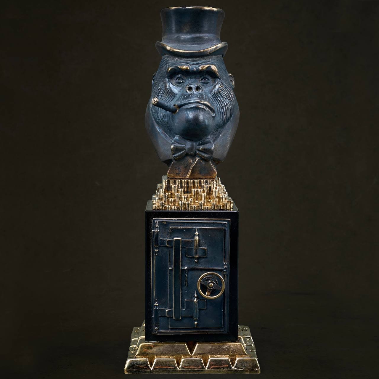 Скульптура «Big Boss» в брендированной упаковке и с сертификатом подлинности