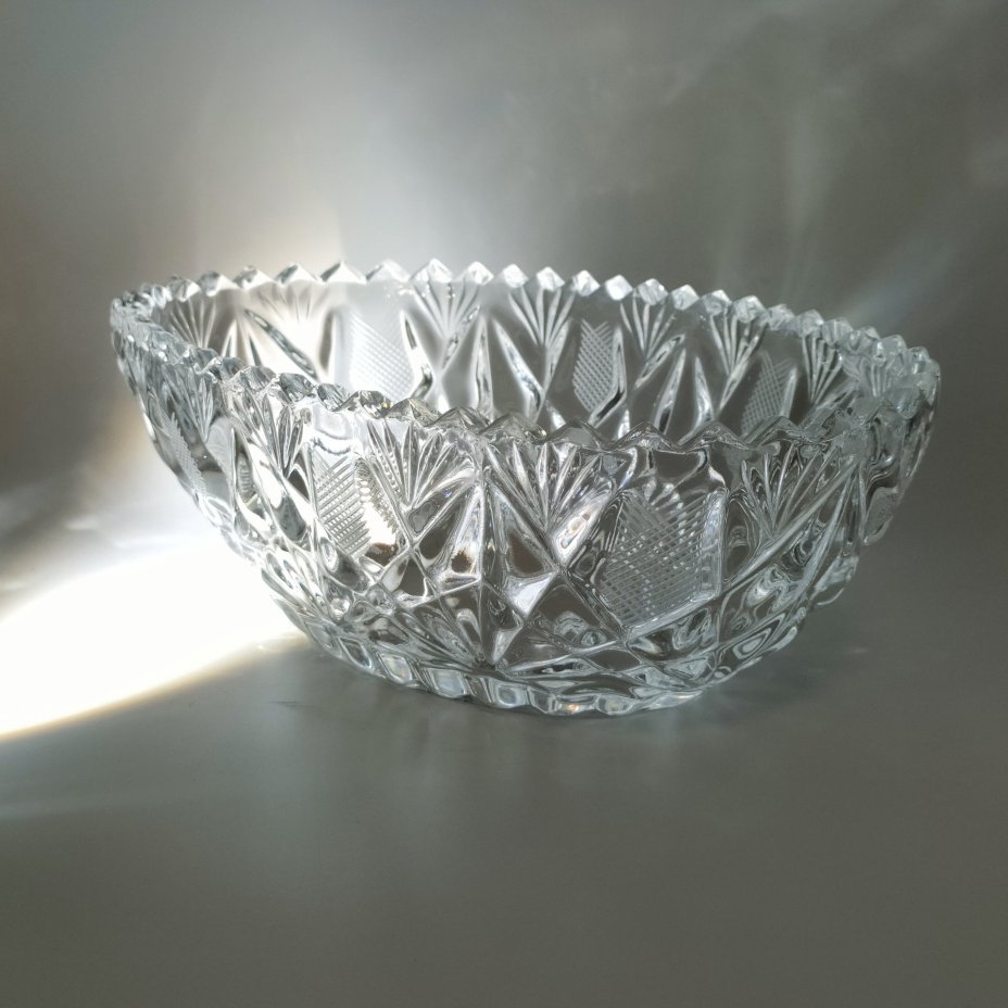 Конфетница (салатник) овальной формы с резным декором, хрусталь, алмазная грань, СССР, 1970-1990 гг.