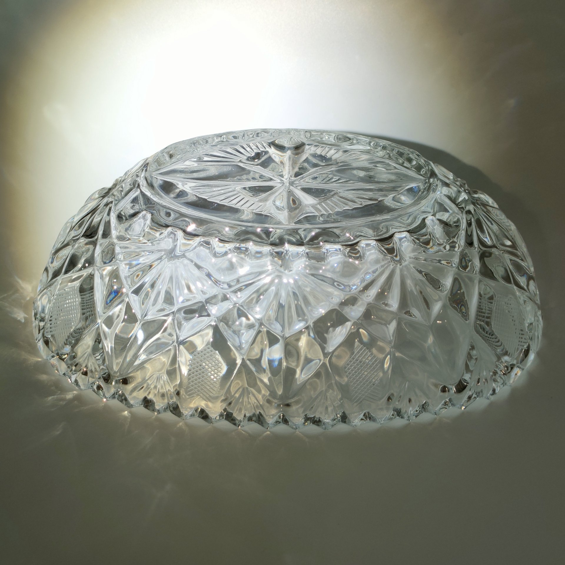Конфетница (салатник) овальной формы с резным декором, хрусталь, алмазная грань, СССР, 1970-1990 гг.