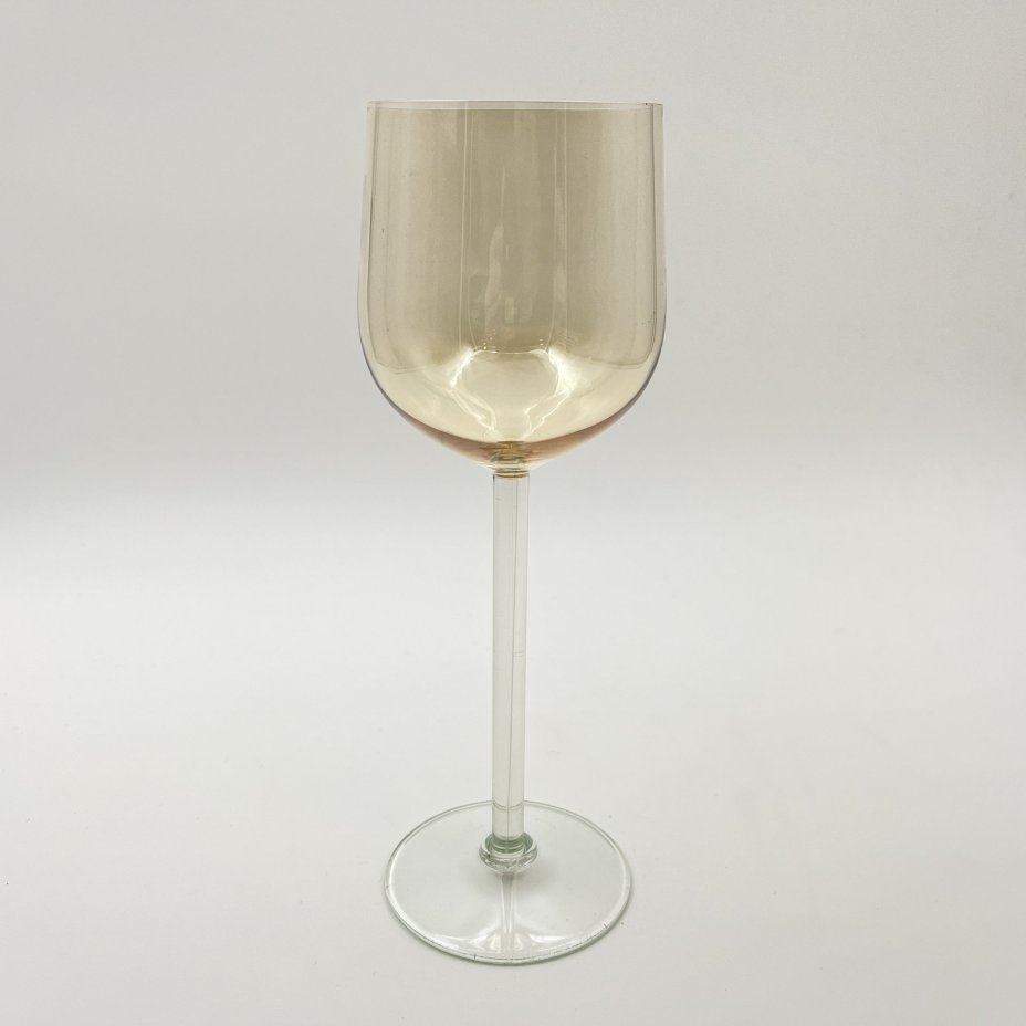 Бокал винный золотистого оттенка, цветное стекло, люстр, Калининский стекольный завод «Тверис», СССР, 1970-1990 гг.