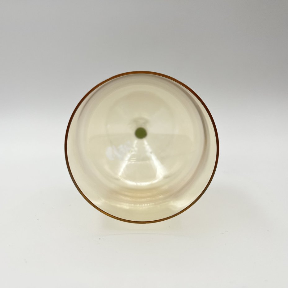 Бокал винный золотистого оттенка, цветное стекло, люстр, Калининский стекольный завод «Тверис», СССР, 1970-1990 гг.