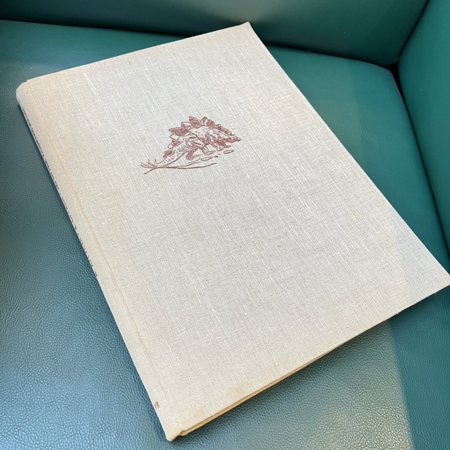 Книга проф. д-ра Иозефа Аугусты "По путям развития жизни" с иллюстрациями Зденека Буриана, бумага, печать, Издательство «Артия», Чехословакия, 1959 г.