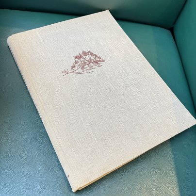 Книга проф. д-ра Иозефа Аугусты "По путям развития жизни" с иллюстрациями Зденека Буриана, Издательство «Артия»