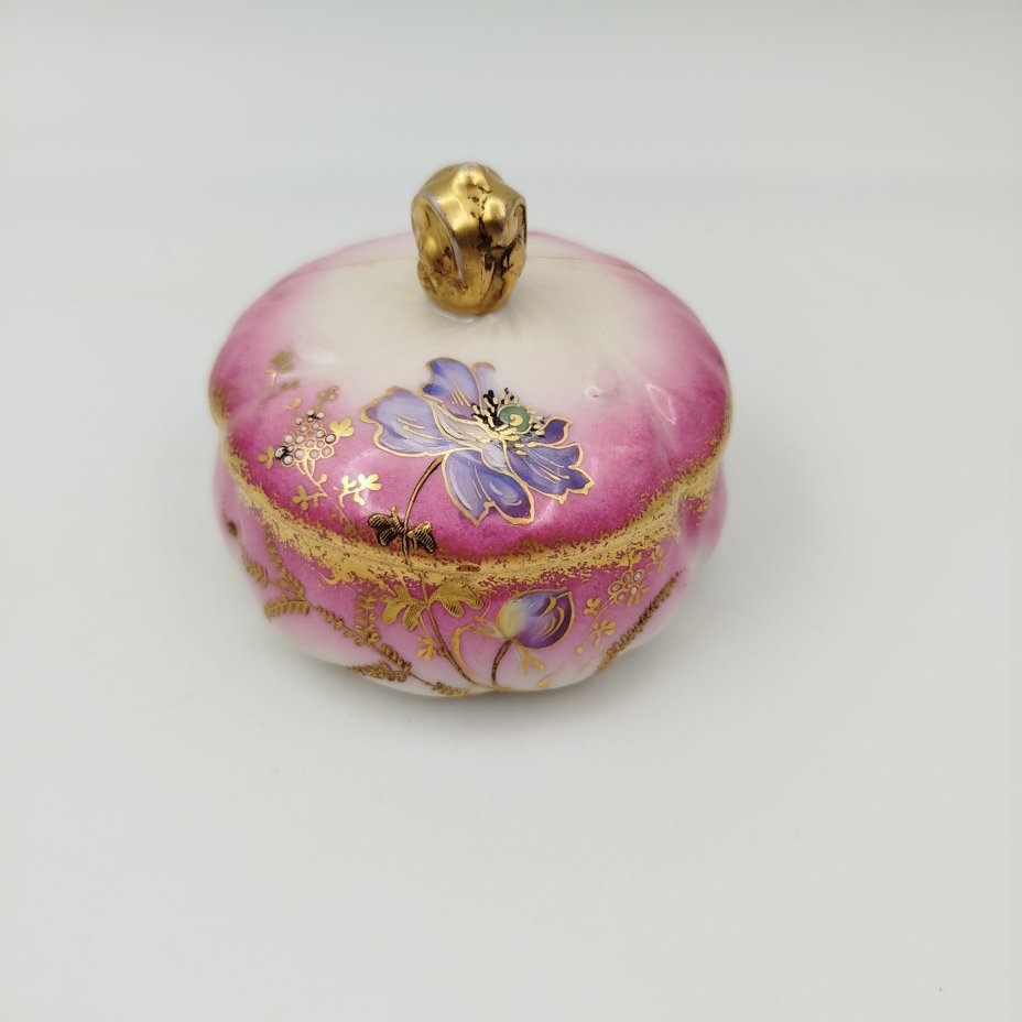 Шкатулка малинового оттенка с цветочным декором, фарфор, аэрография, роспись, золочение, Limoges, Martial Redon, Франция, 1891-1906 гг.