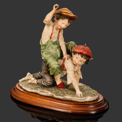 Статуэтка "Играющие мальчики ", композитный материал, роспись, Capodimonte (Каподимонте), Италия, 1980-2000 гг., Capodimonte (Каподимонте)