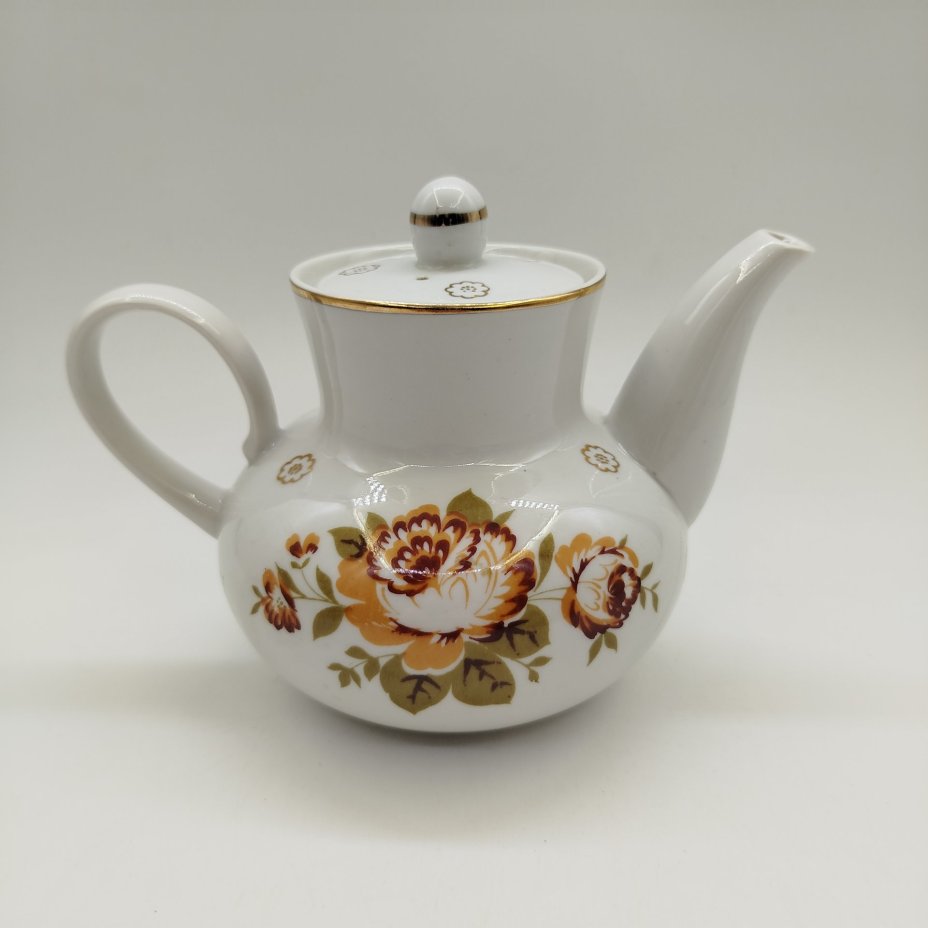Чайник с растительным декором, фарфор, деколь, золочение, Дмитровский фарфоровый завод (ДФЗ Вербилки), СССР, 1965-1991 гг.