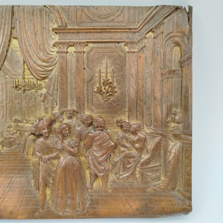 Панно с рельефным изображением бала