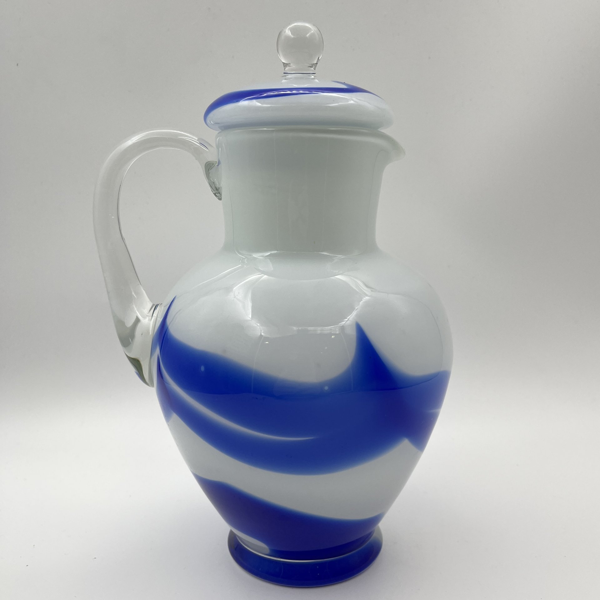 Кувшин "Татьянка" с крышкой, автор Б.А. Смирнов, стекло, молочное стекло, Ленинградский завод художественного стекла (ЛЗХС), СССР, 1960-1980 гг.