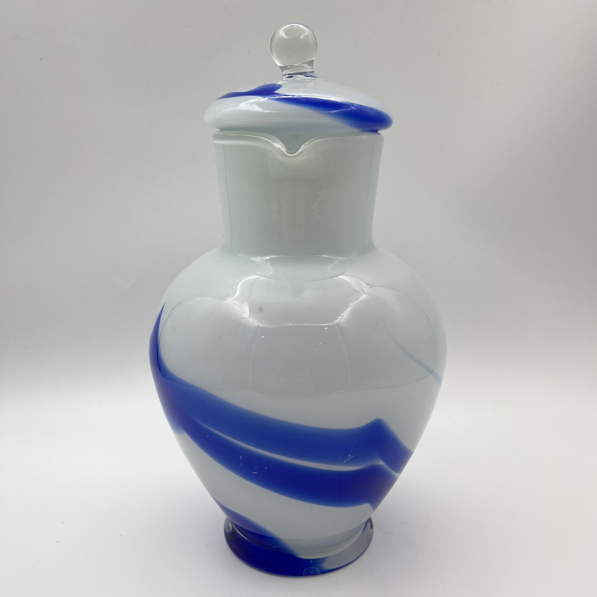 Кувшин "Татьянка" с крышкой, автор Б.А. Смирнов, стекло, молочное стекло, Ленинградский завод художественного стекла (ЛЗХС), СССР, 1960-1980 гг.