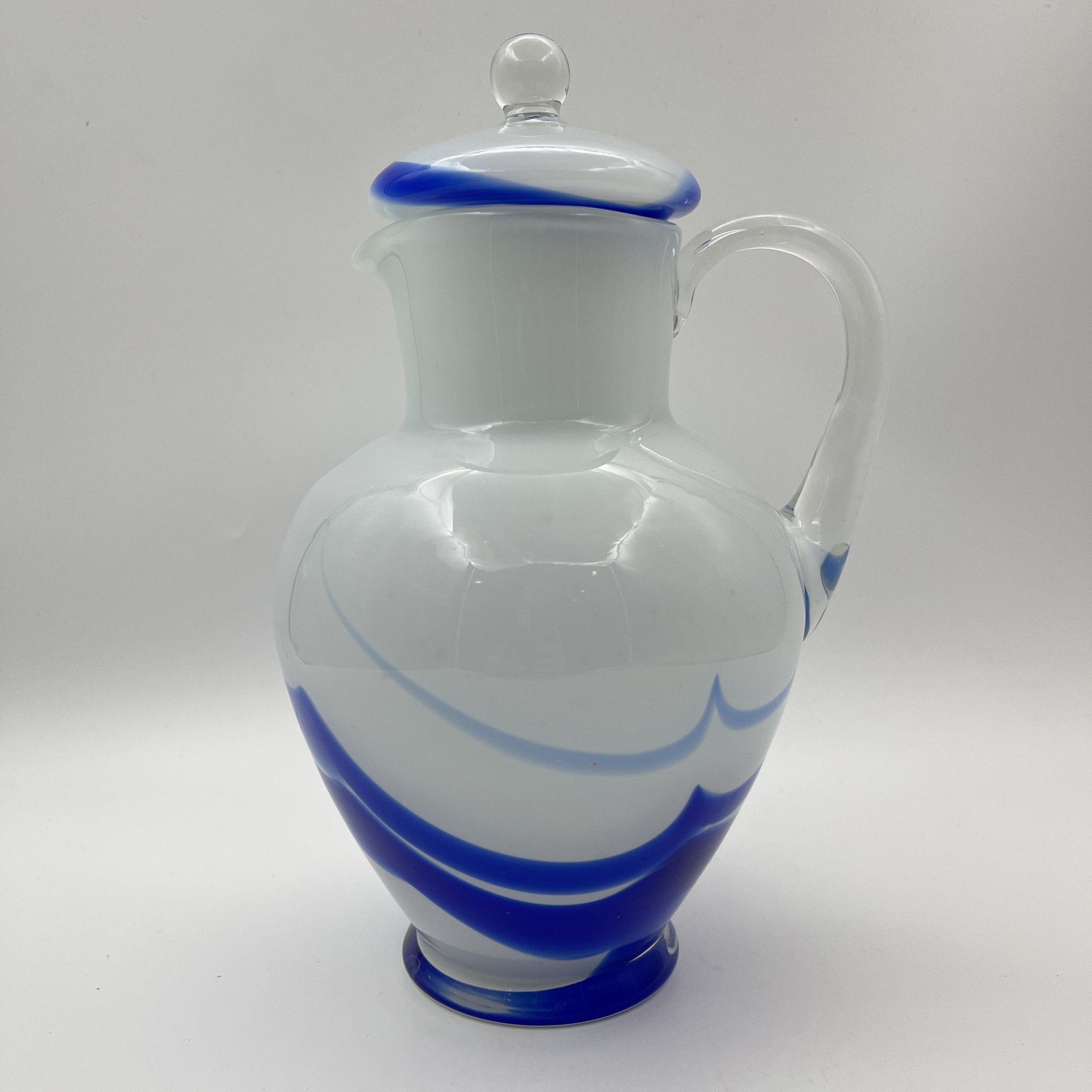 Кувшин "Татьянка" с крышкой, автор Б.А. Смирнов, стекло, молочное стекло, Ленинградский завод художественного стекла (ЛЗХС), СССР, 1960-1980 гг.