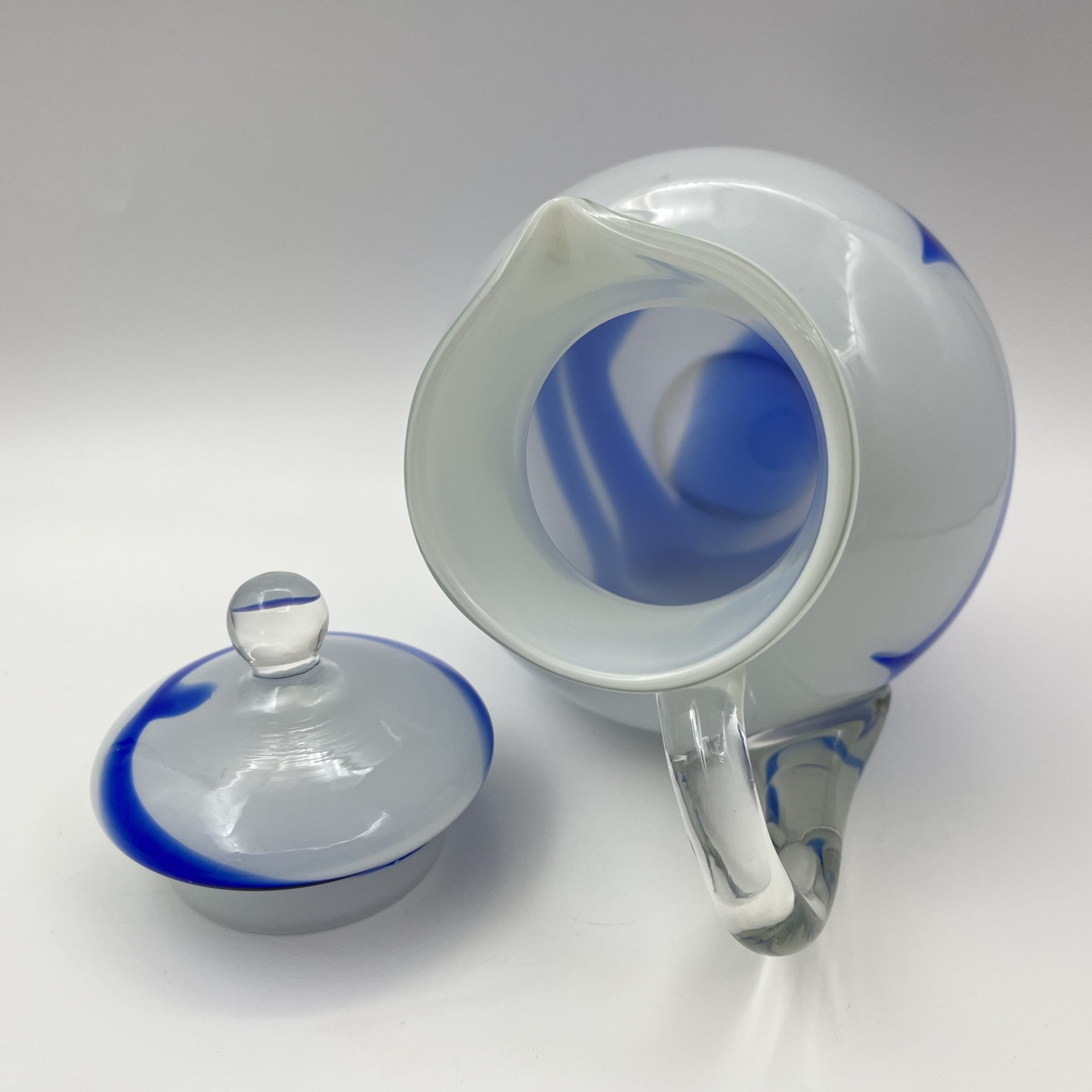 Кувшин "Татьянка" с крышкой, автор Б.А. Смирнов, стекло, молочное стекло, Ленинградский завод художественного стекла (ЛЗХС), СССР, 1960-1980 гг.