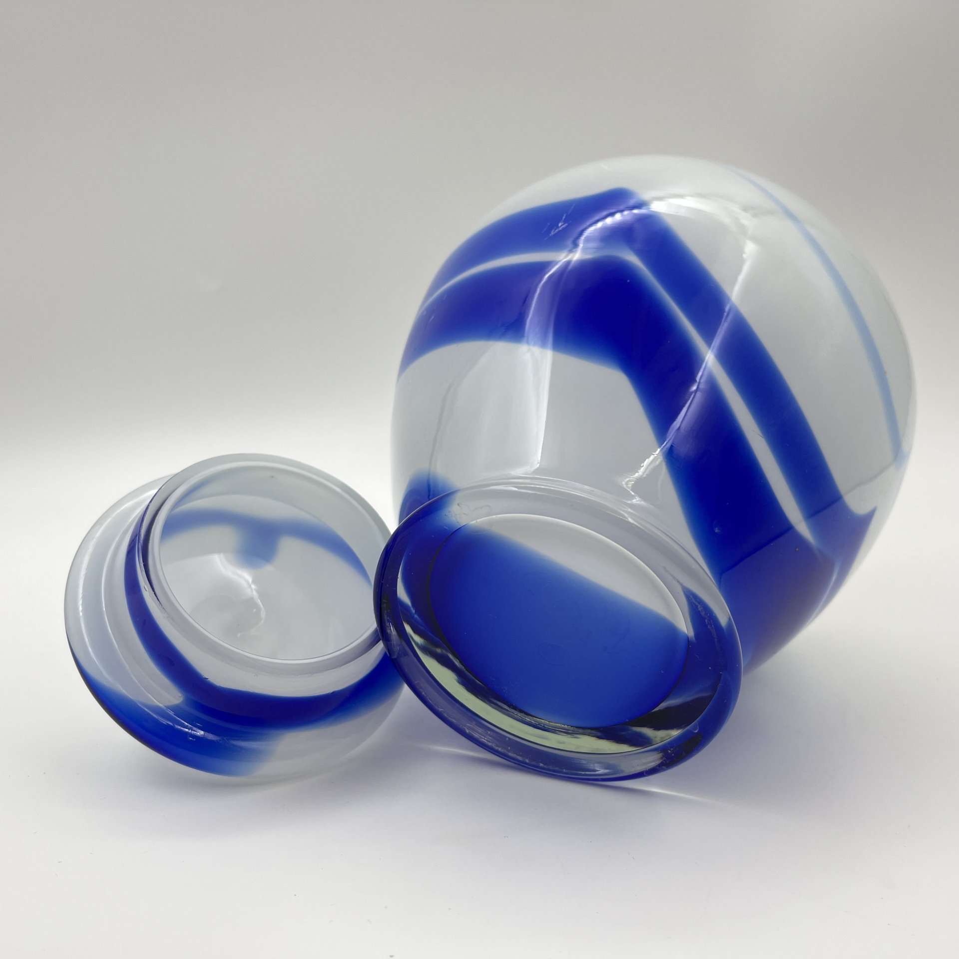 Кувшин "Татьянка" с крышкой, автор Б.А. Смирнов, стекло, молочное стекло, Ленинградский завод художественного стекла (ЛЗХС), СССР, 1960-1980 гг.