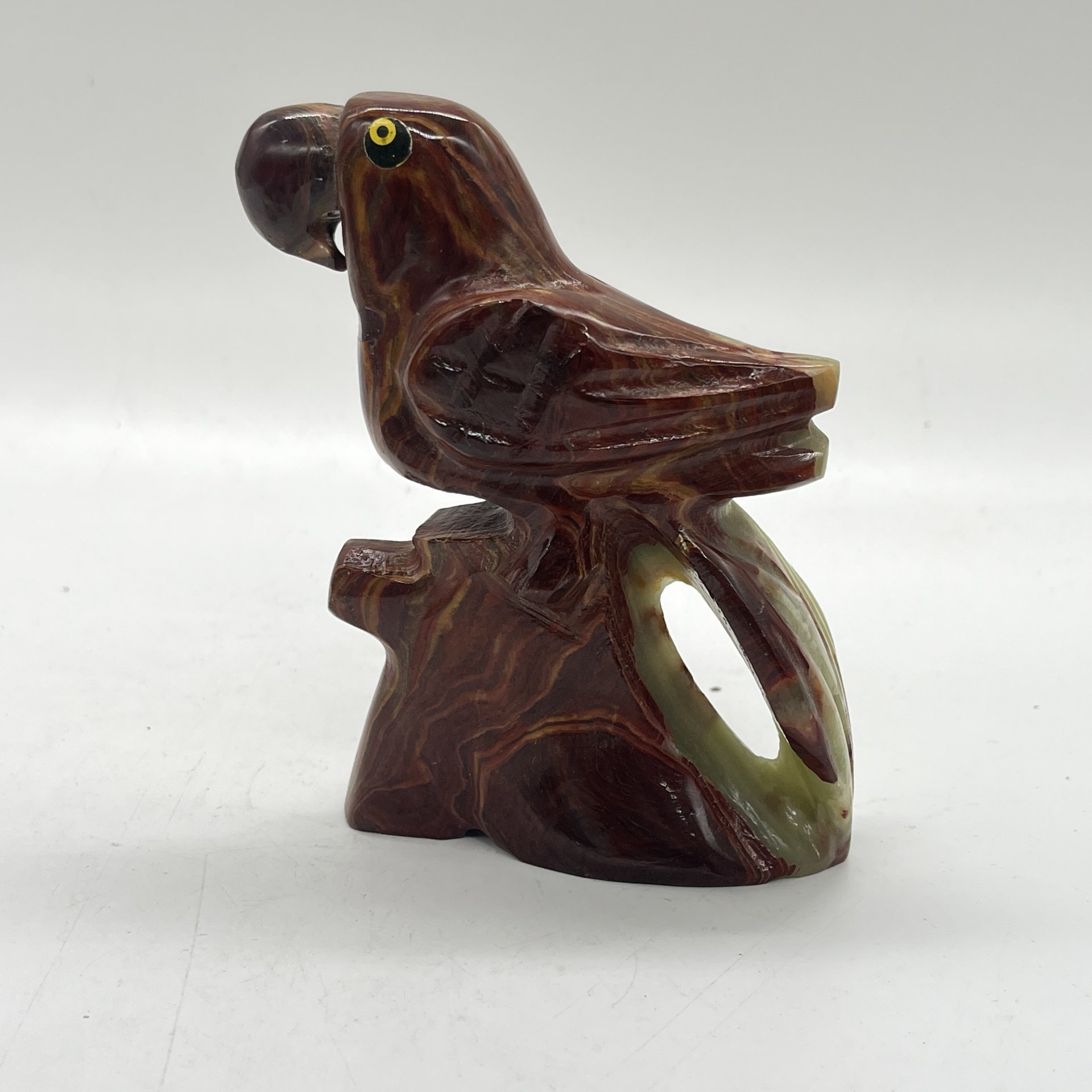 Статуэтка "Попугай на пне", натуральный камень, резьба, Азия, 1980-2000 гг.