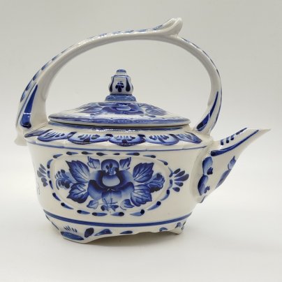 Чайник заварочный, украшенный цветочными мотивами на тулове