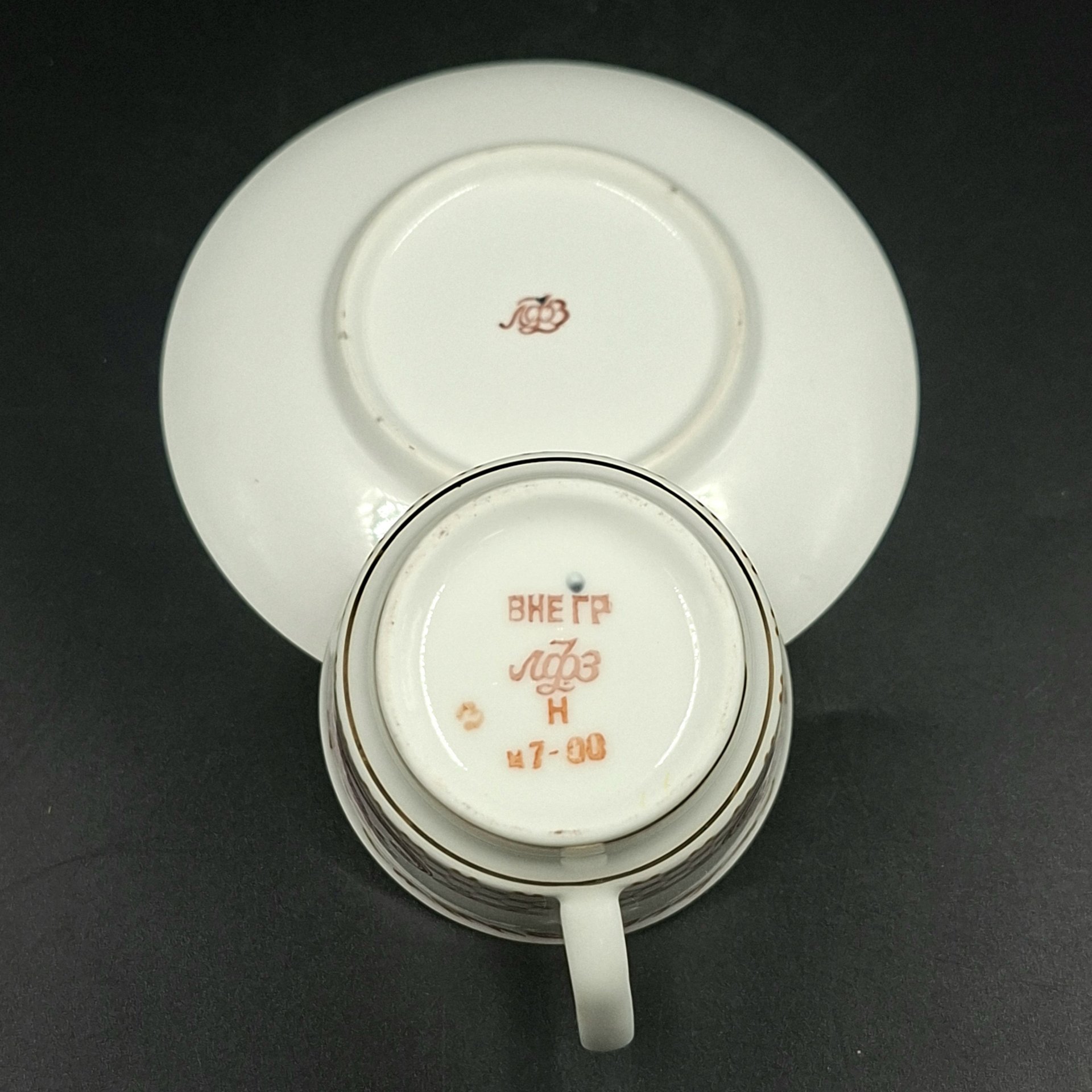 Пара кофейная с декором в виде свадебных колец, букетов и ажурного орнамента, фарфор, деколь, золочение, Ленинградский фарфоровый завод (ЛФЗ), СССР, 1970-1992 гг.