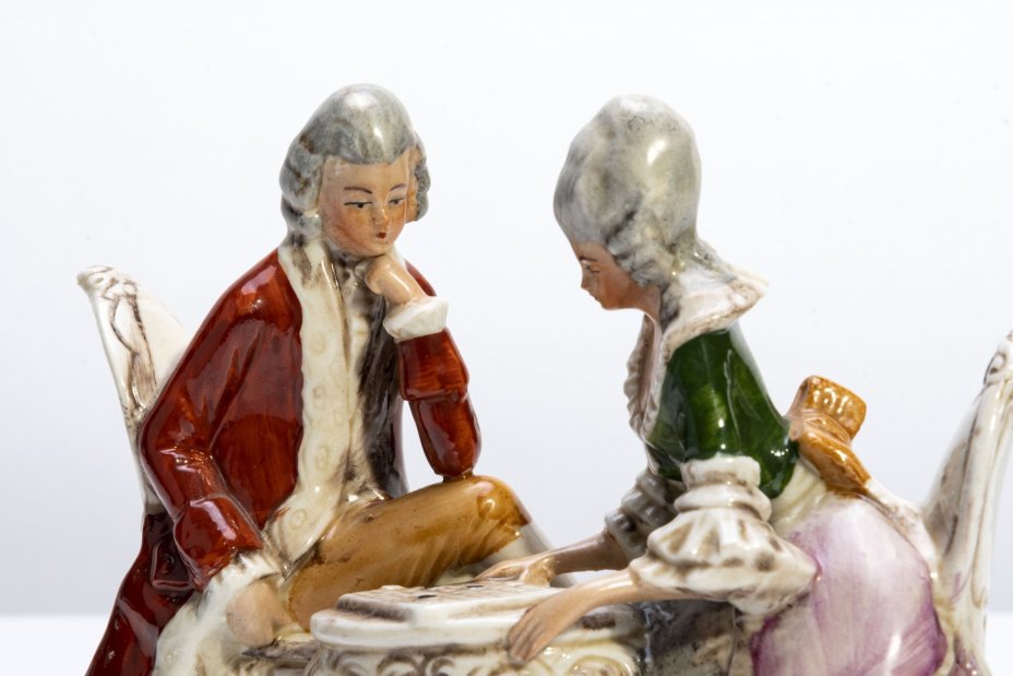 Статуэтка "Кавалер и дама. Игра в шашки", фарфор, роспись, Германия, 1920-1940 гг.